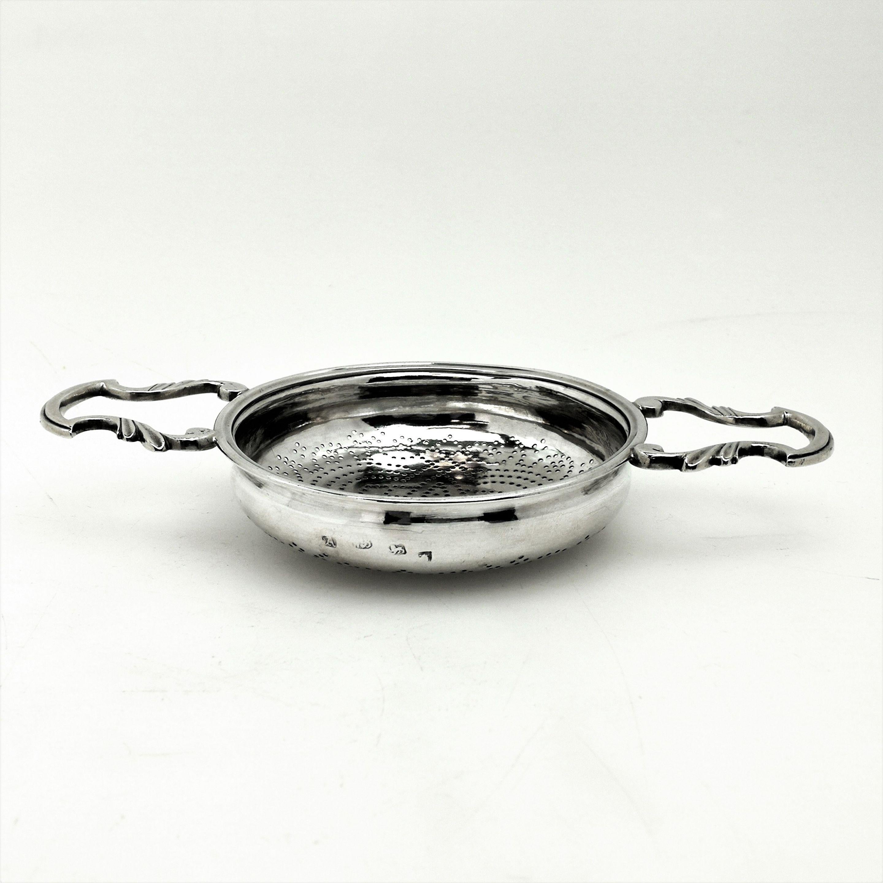 Antique George II Sterling Silver Lemon Strainer 1756 Georgian In Good Condition For Sale In London, GB
