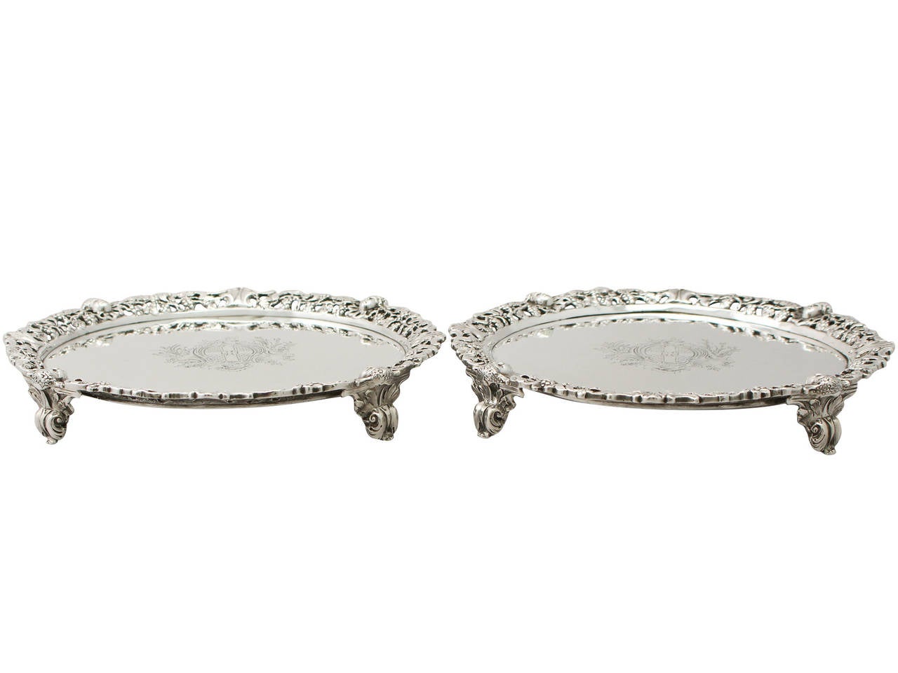 Antique George II Sterling Silver Salvers In Excellent Condition In Jesmond, Newcastle Upon Tyne