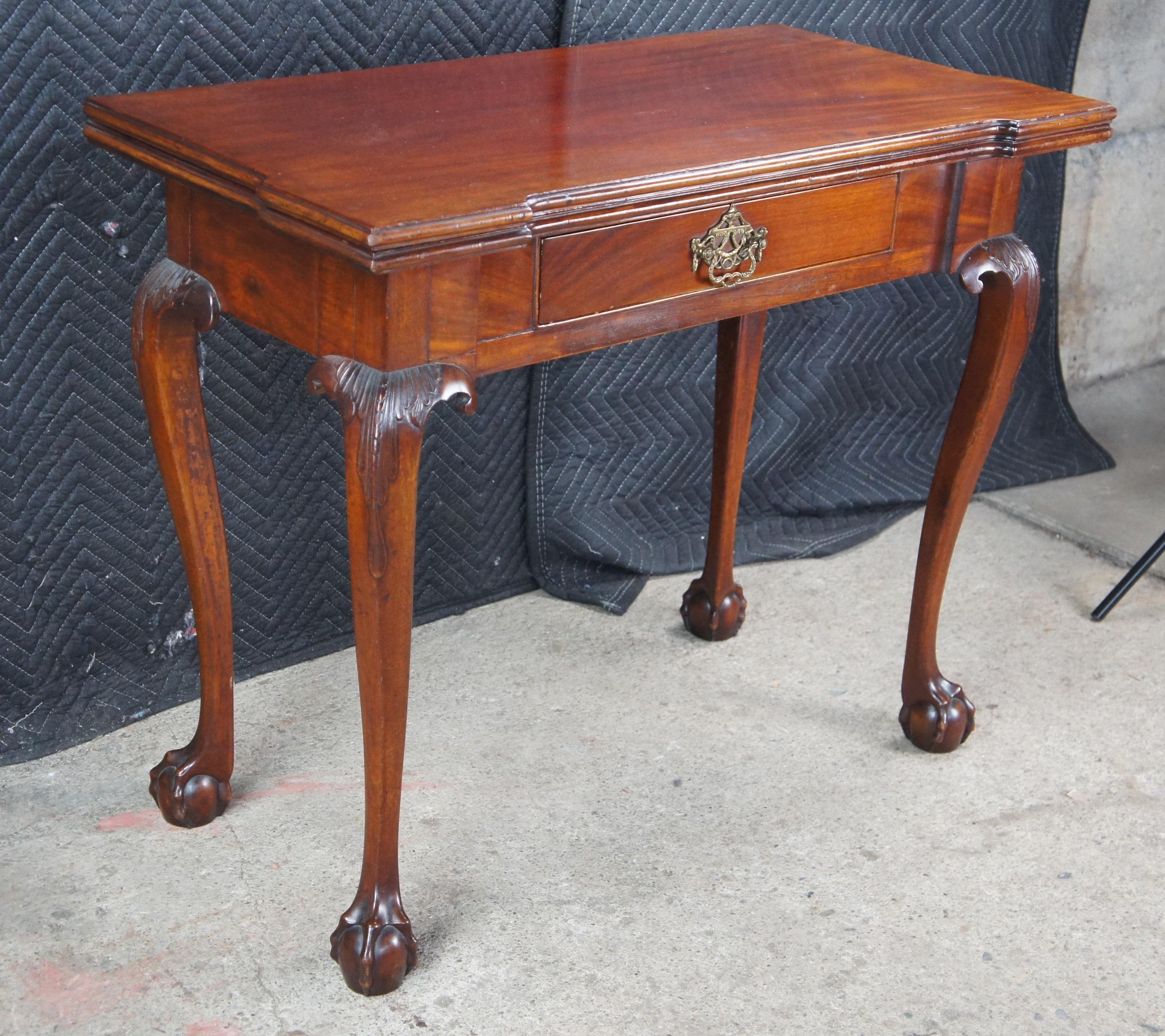 Mesa de Juego de Cartas con Pies de Garra de Caoba Estilo Chippendale Jorge II Antiguo en Bueno estado para la venta en Dayton, OH