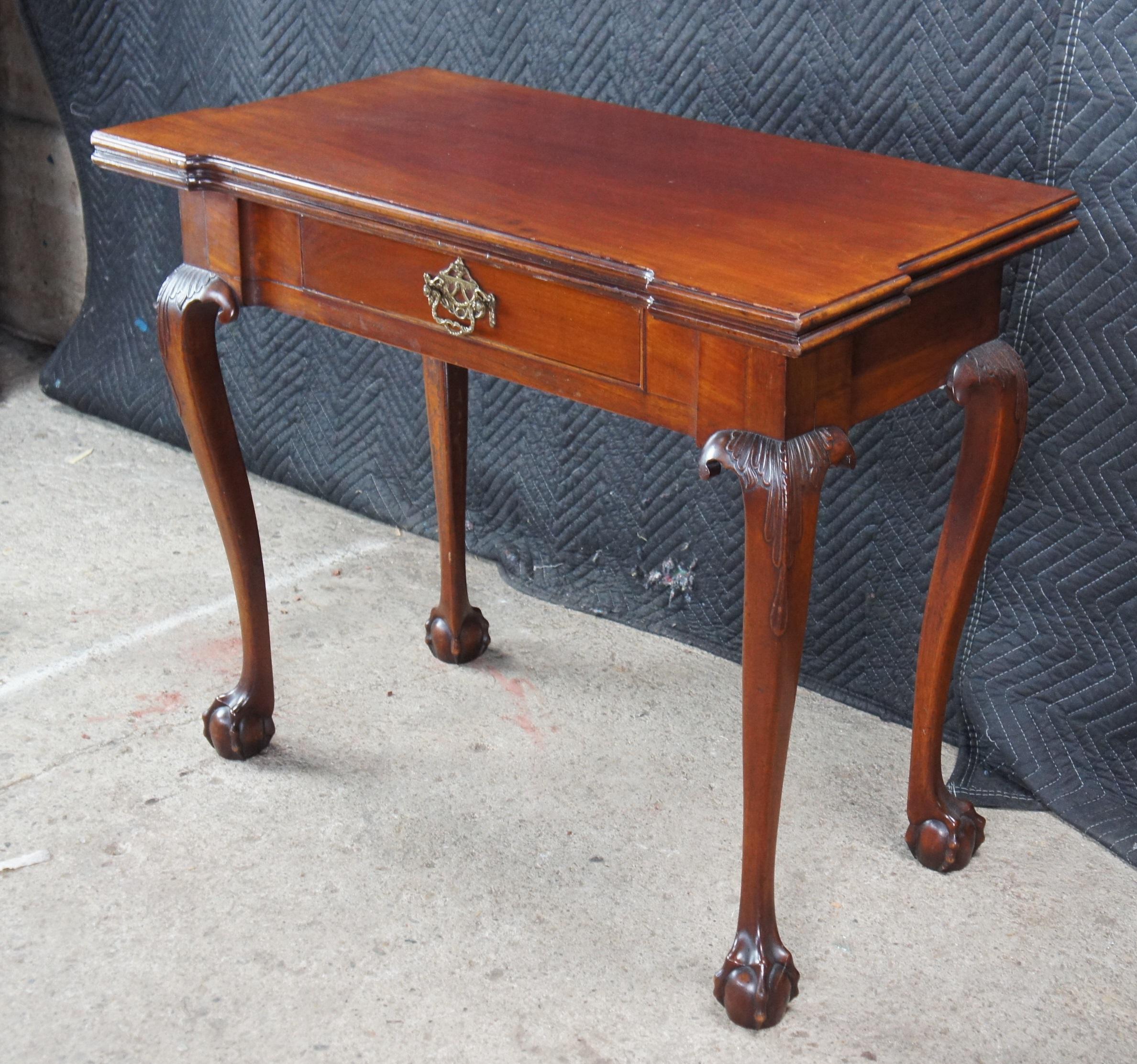 Mesa de Juego de Cartas con Pies de Garra de Caoba Estilo Chippendale Jorge II Antiguo siglo XIX en venta