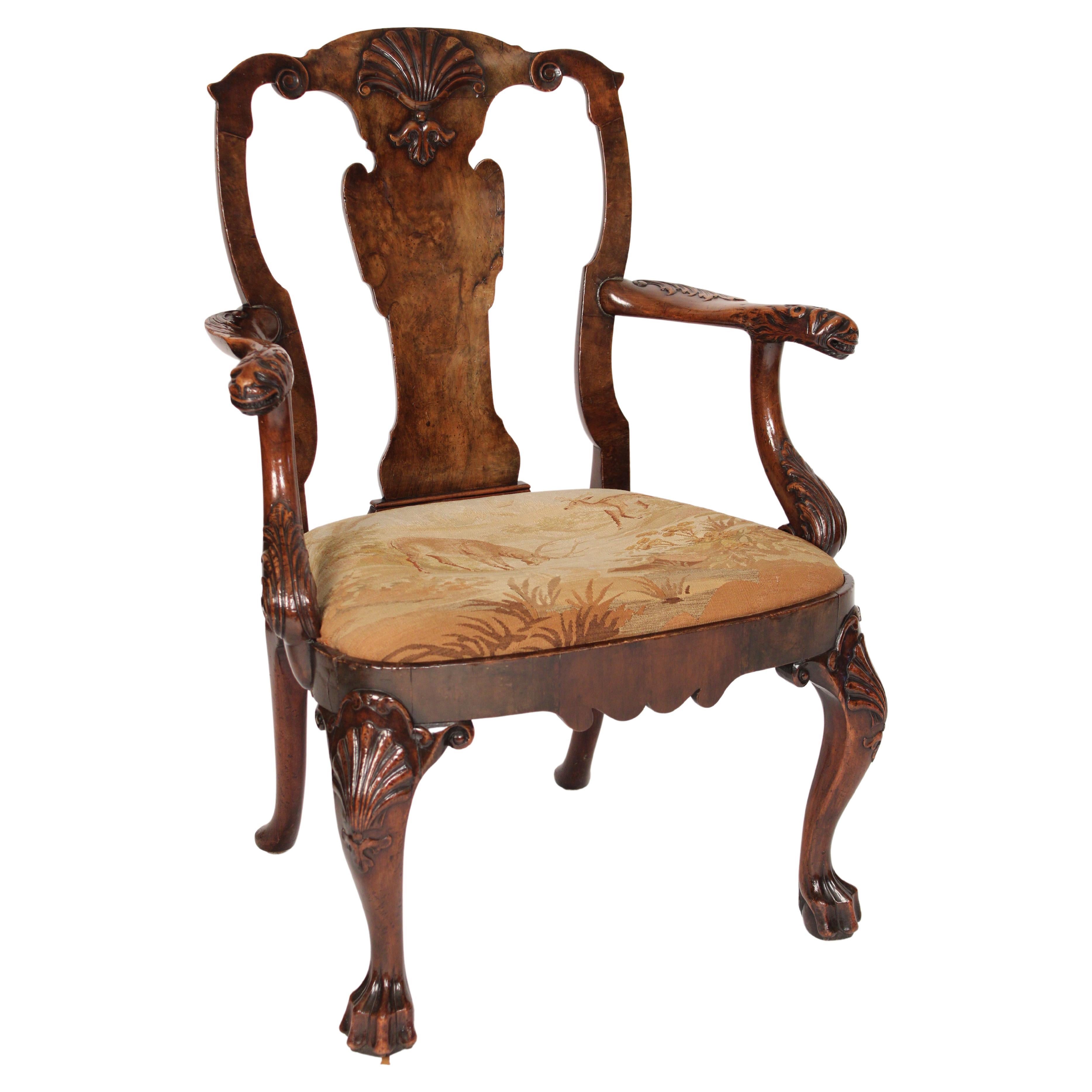 Fauteuil ancien en noyer de style George II