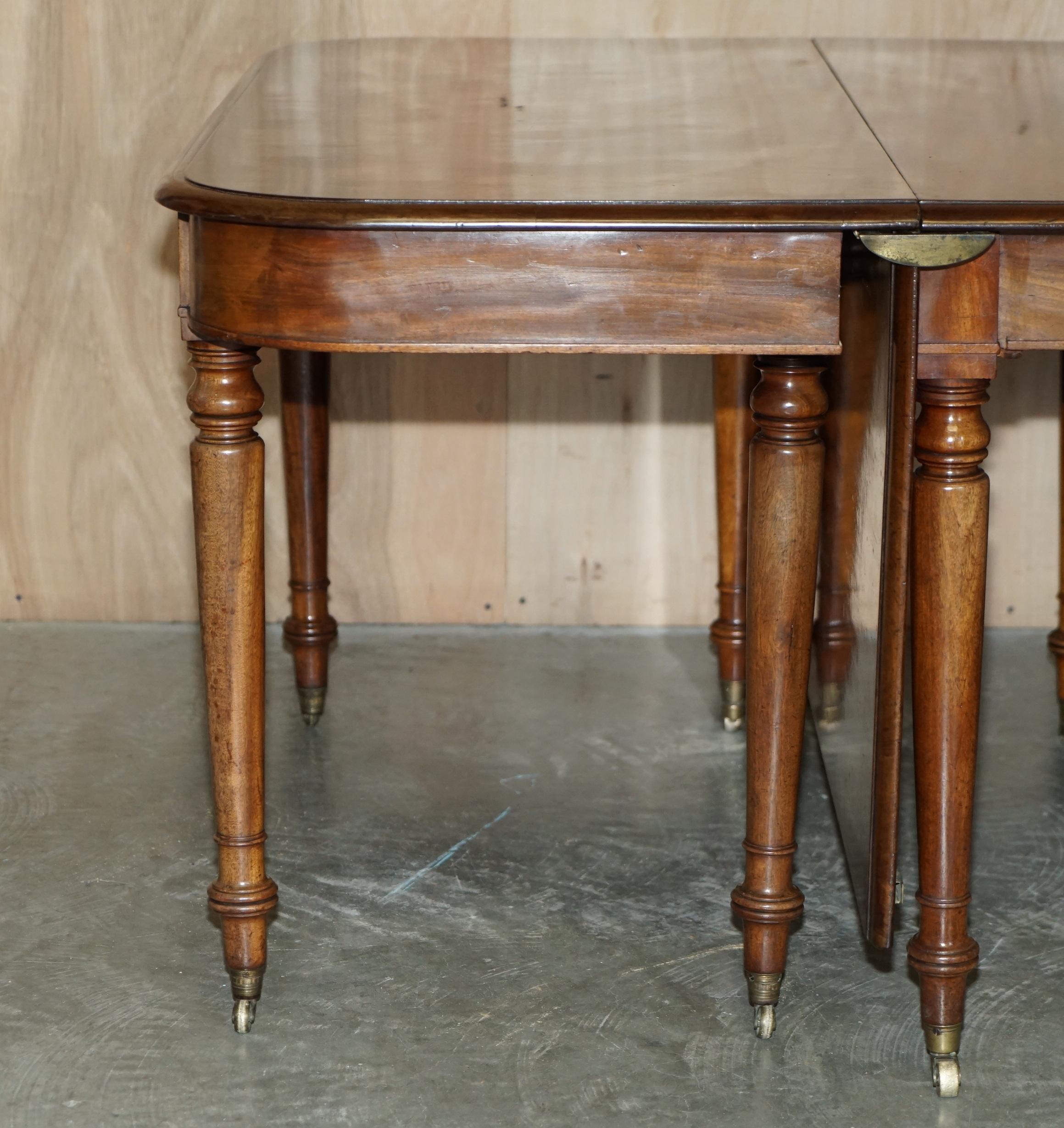 English Antique George III 1820 Flamed Hardwood Fully Restored Extending Dining Table For Sale