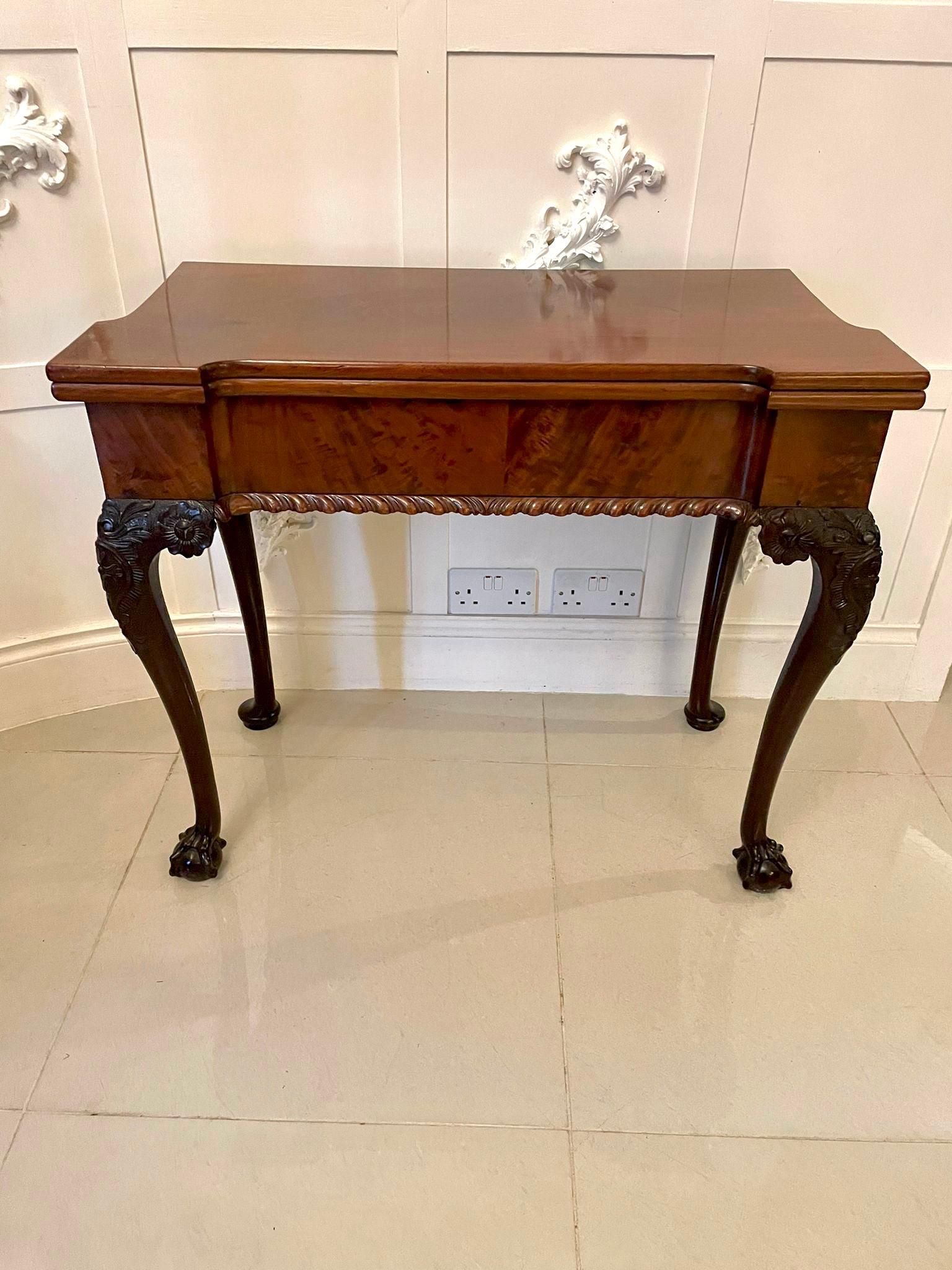 Antico tavolo da gioco in mogano intagliato di Giorgio III del XVIII secolo Chippendale in vendita 11