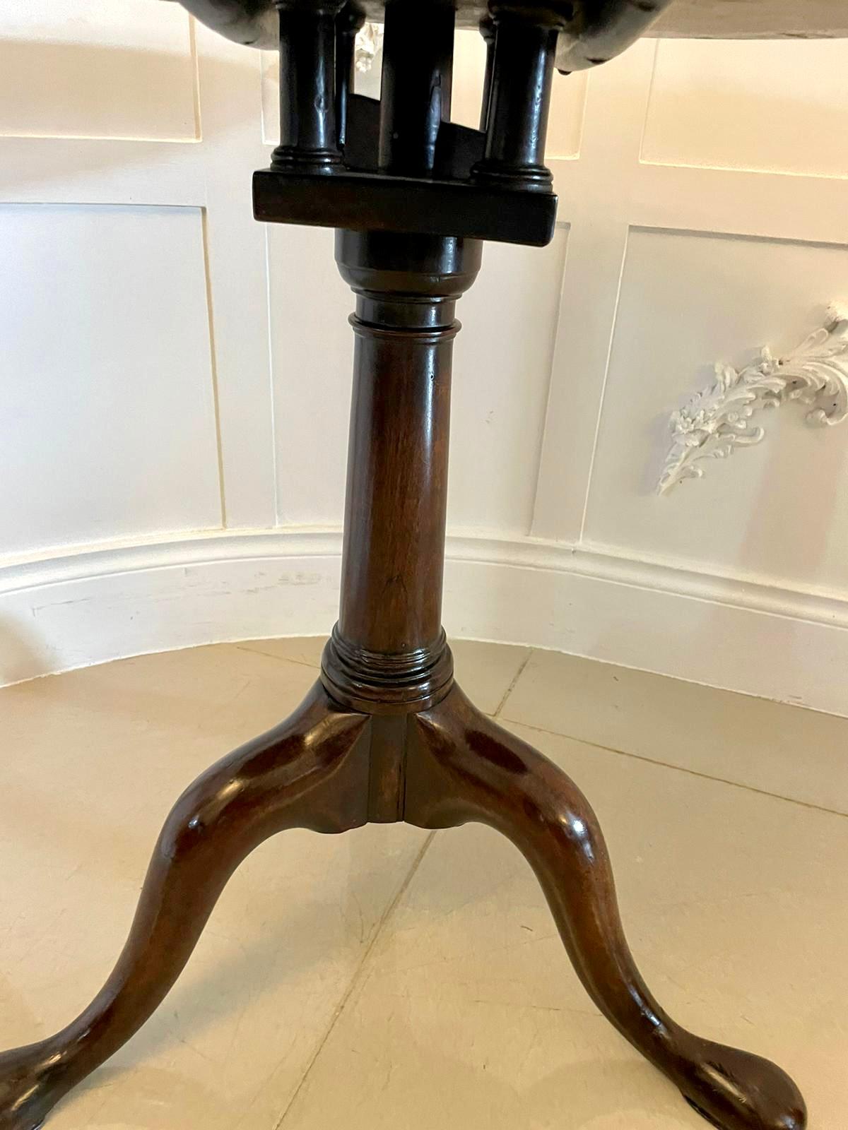Antique George III 18th Century Quality Figured Mahogany Dish Top Tripod Table For Sale 4