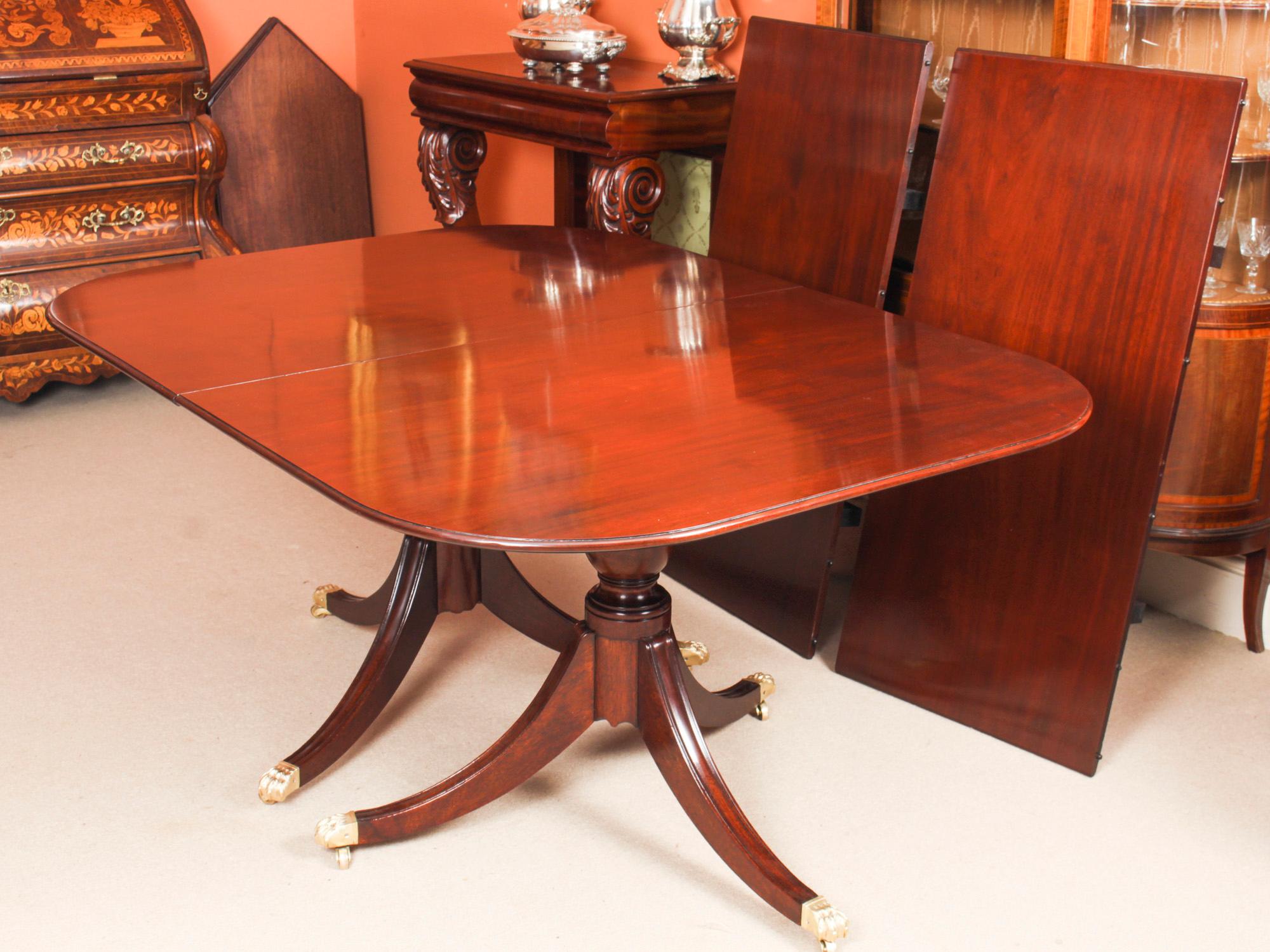 Antique George III Twin Pillar Dining Table & 8 Chairs 18th C In Good Condition In London, GB