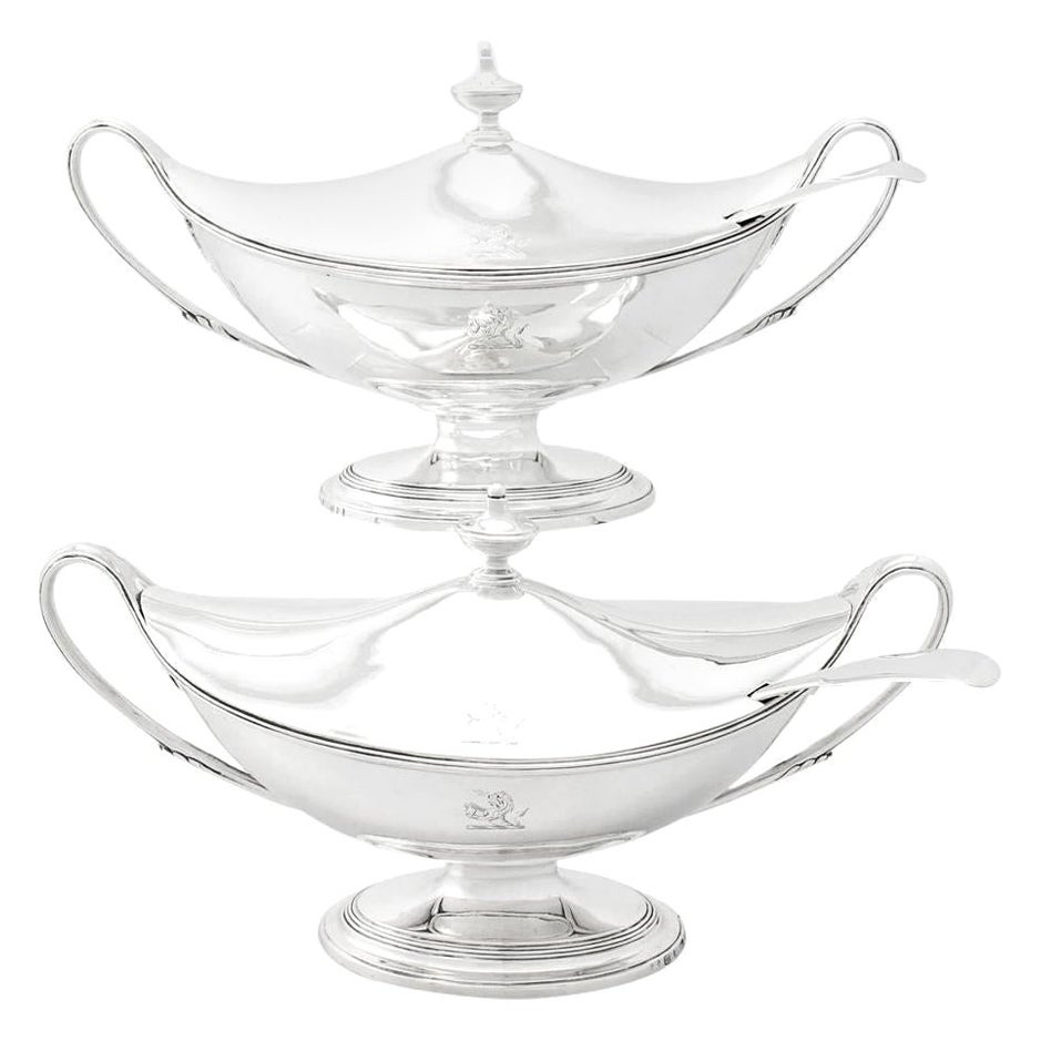 Soupières et louches à sauce anciennes en argent sterling de style George III Adams