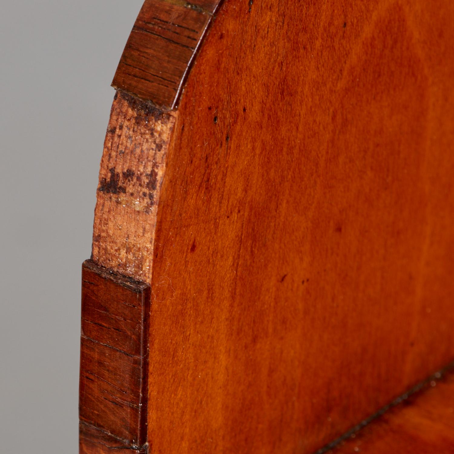 Bureau de dame d'antiquités George III en bois de citronnier avec incrustation de bois de rose en vente 2