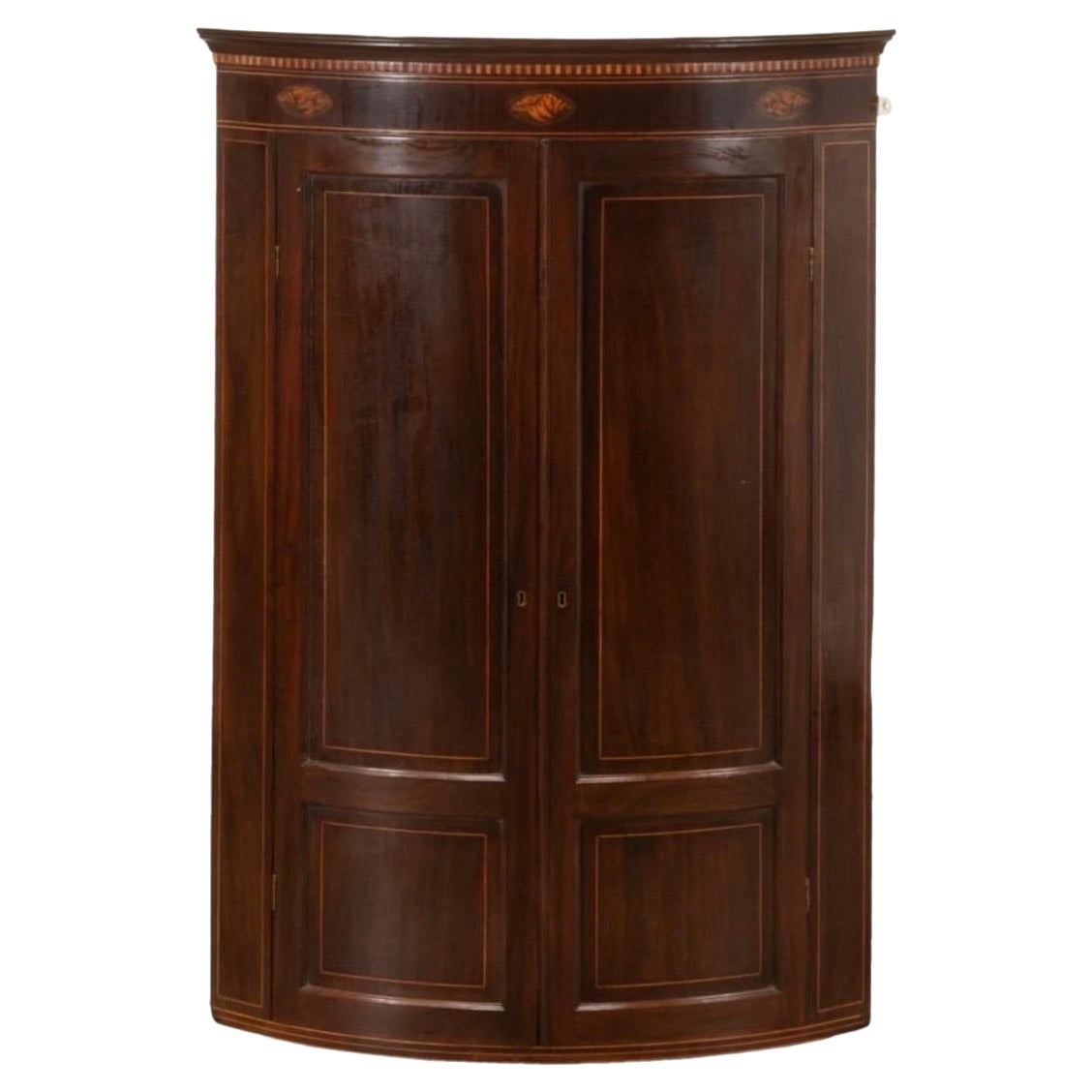 Antiker George III Bow Front Mahagoni Hanging Corner Cabinet im Angebot