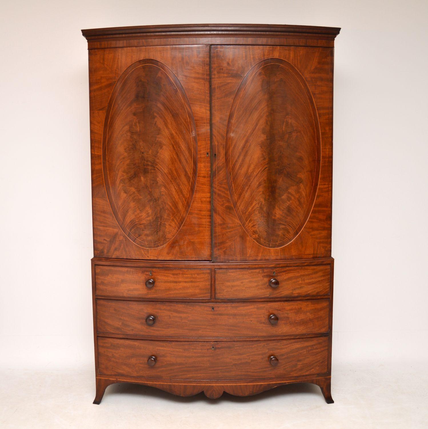 Very impressive antique George III mahogany linen press dating from circa 1800 period and in very good condition. It’s bow fronted, with oval flame mahogany panels on the top cupboards and it still has the original brass beading on the door. There