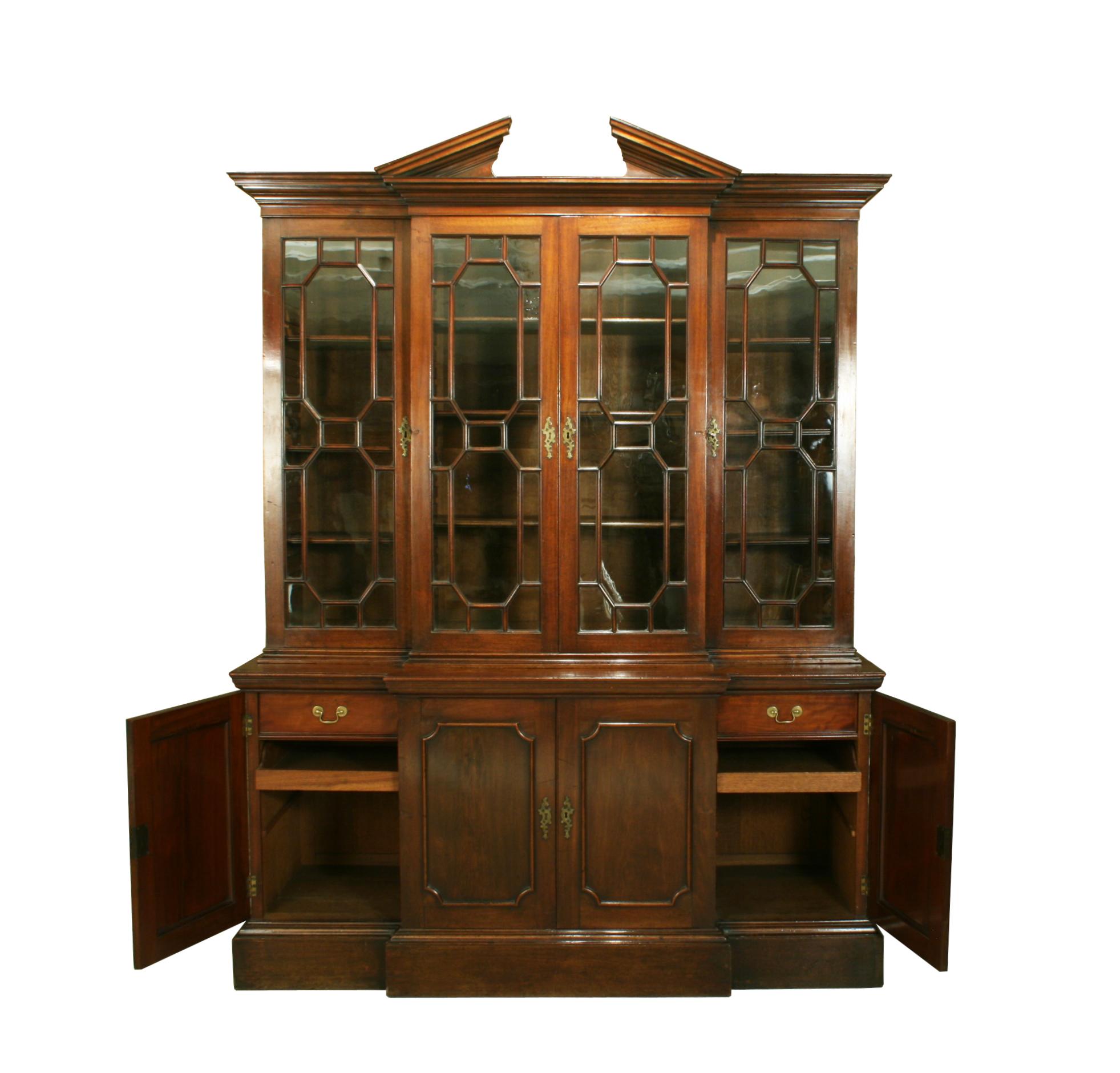 English Antique George III Breakfront Bookcase in Mahogany with Broken Pediment Cornice For Sale
