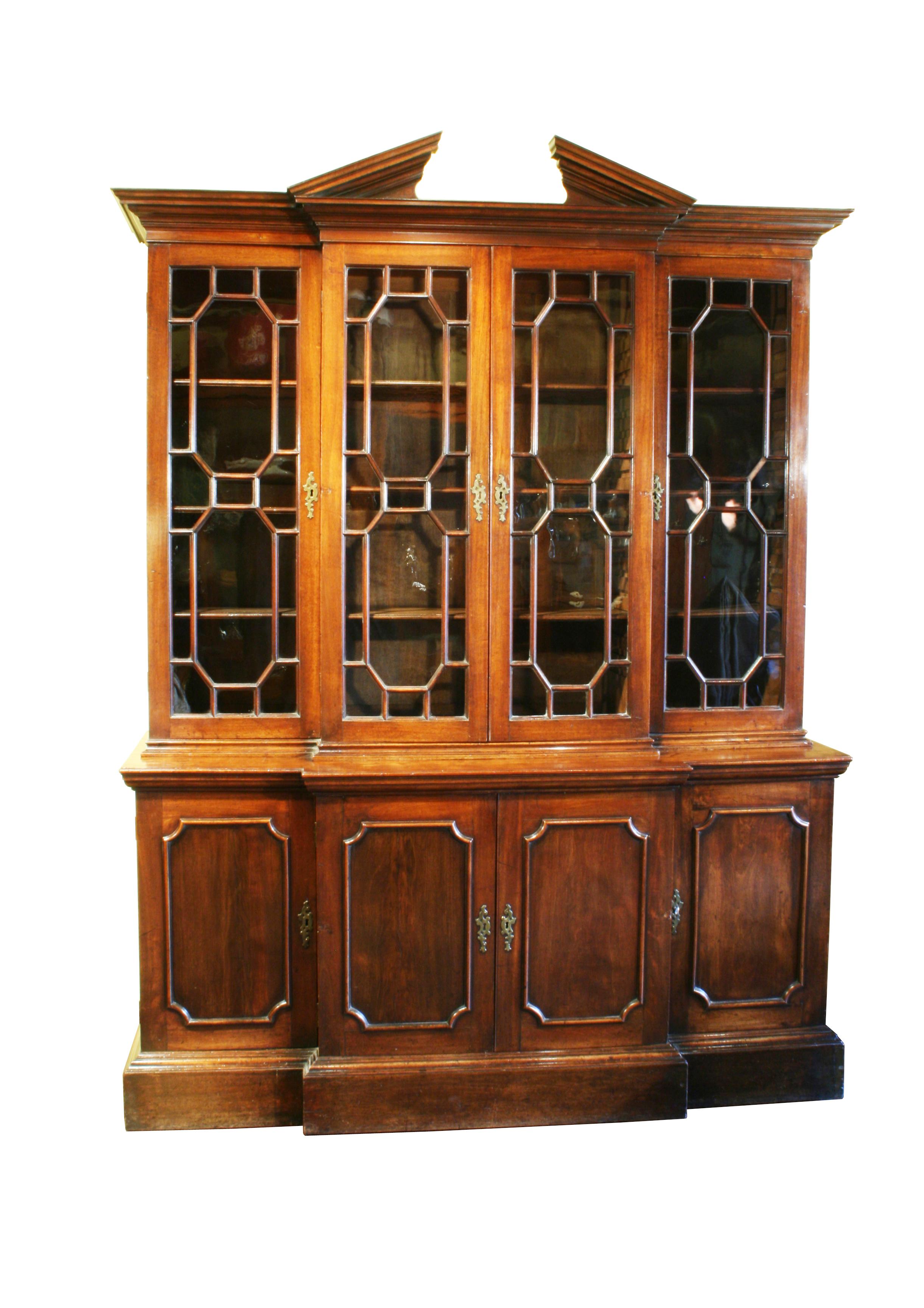Antique George III Breakfront Bookcase in Mahogany with Broken Pediment Cornice For Sale 3