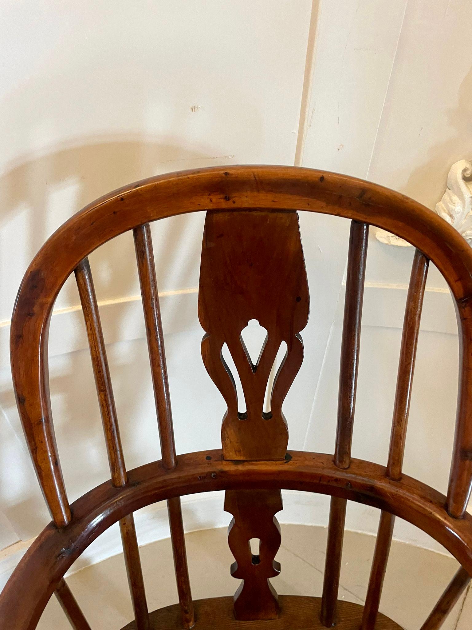 Antiquité - Fauteuil Windsor en bois d'if de George III pour enfant en vente 1