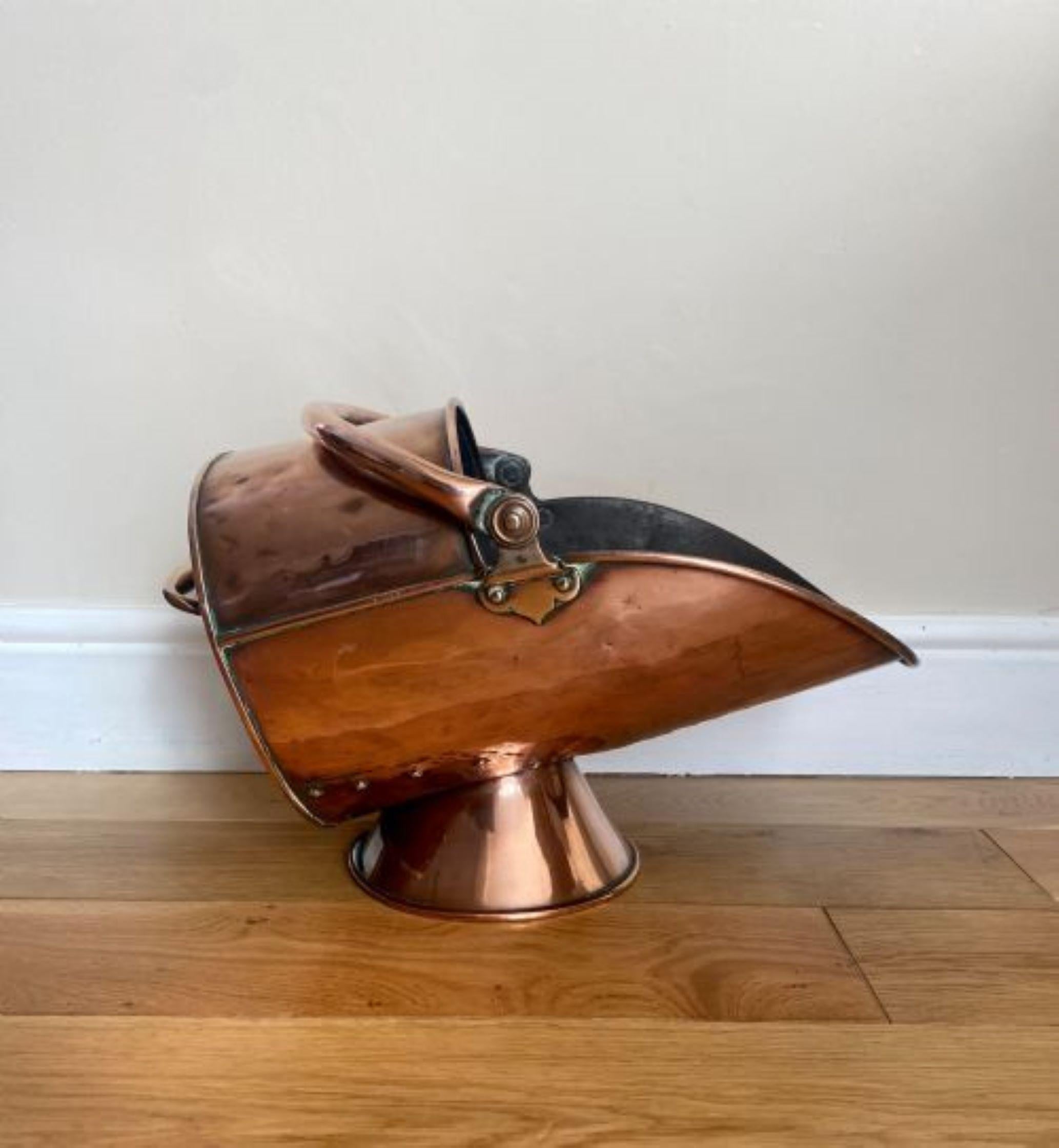 Antique George III copper helmet coal scuttle In Good Condition For Sale In Ipswich, GB