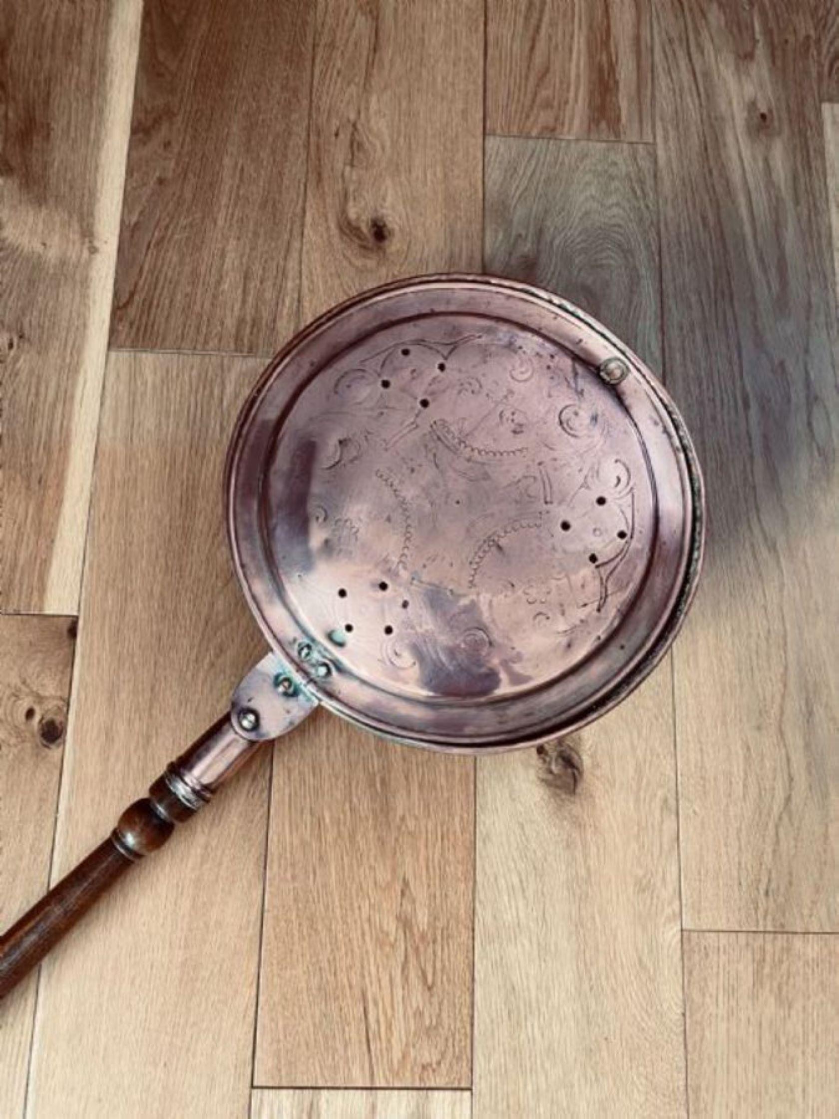 Antique George III copper warming pan having the original turned handle, copper warming pan with a lift up lid

D. 1800