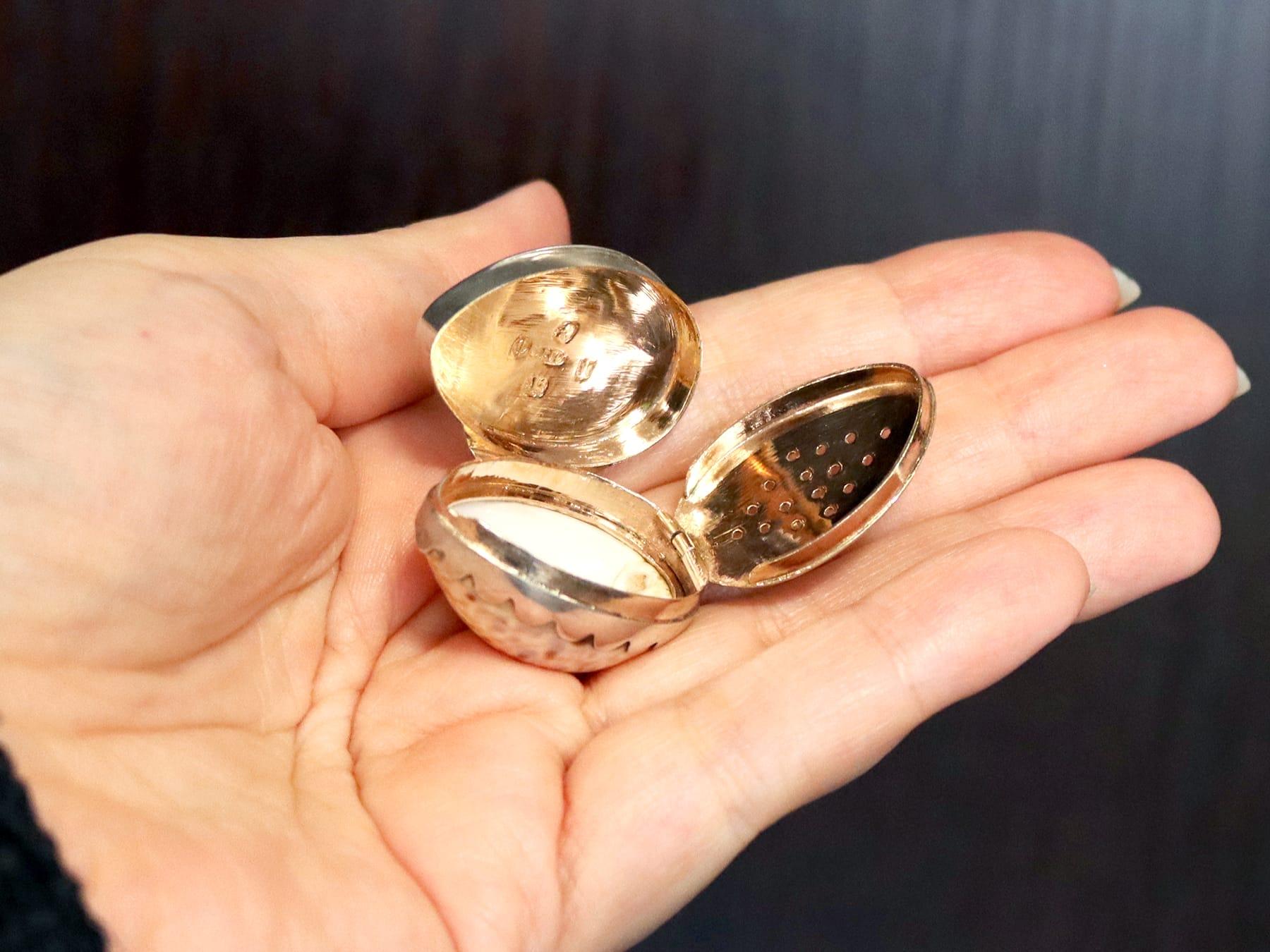 Antike Vinaigrette aus Kaurimuschel und Sterlingsilber von Georg III. (1809) im Zustand „Hervorragend“ im Angebot in Jesmond, Newcastle Upon Tyne