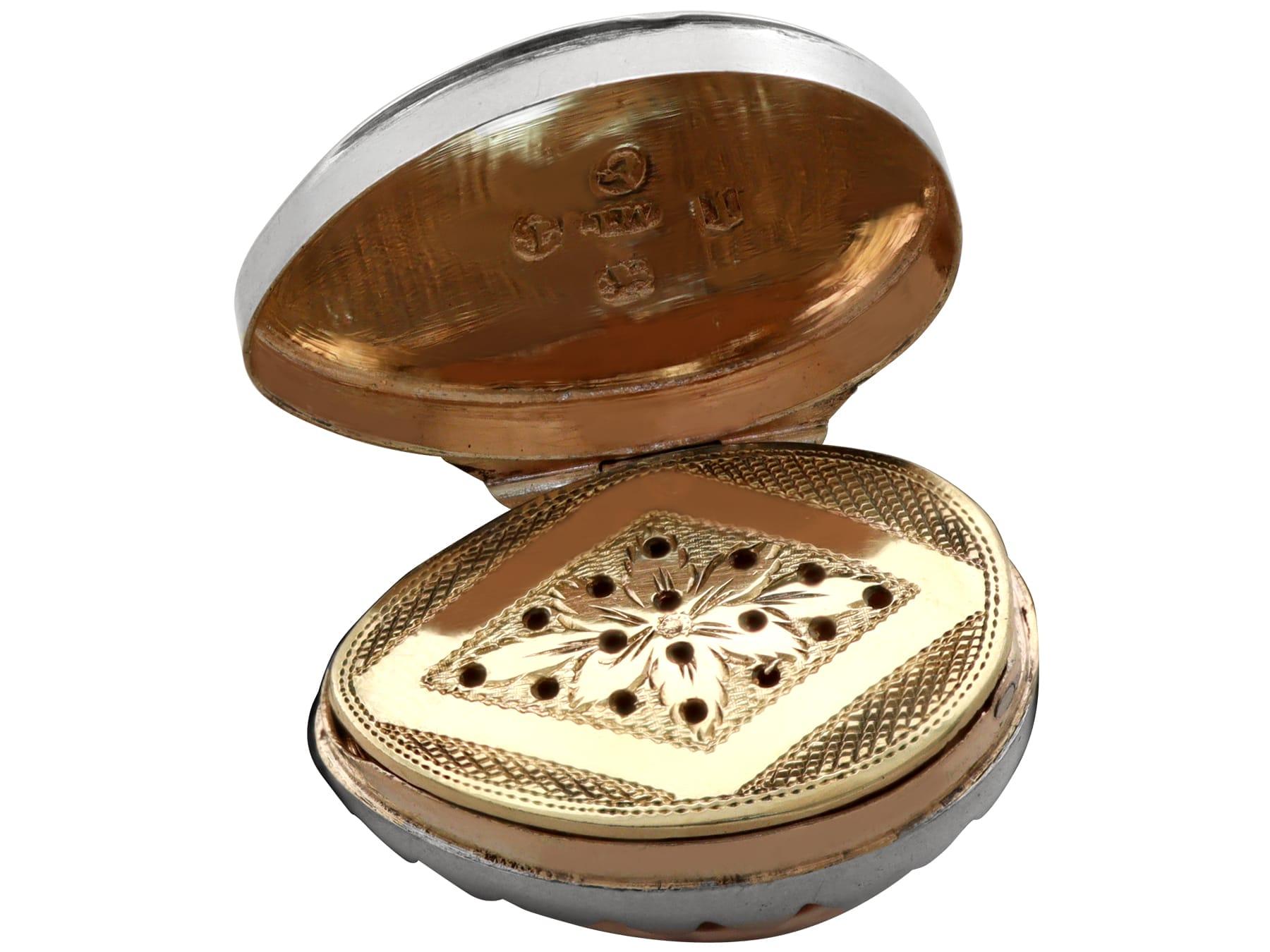 Antike Vinaigrette aus Kaurimuschel und Sterlingsilber von Georg III. (1809) im Angebot 2