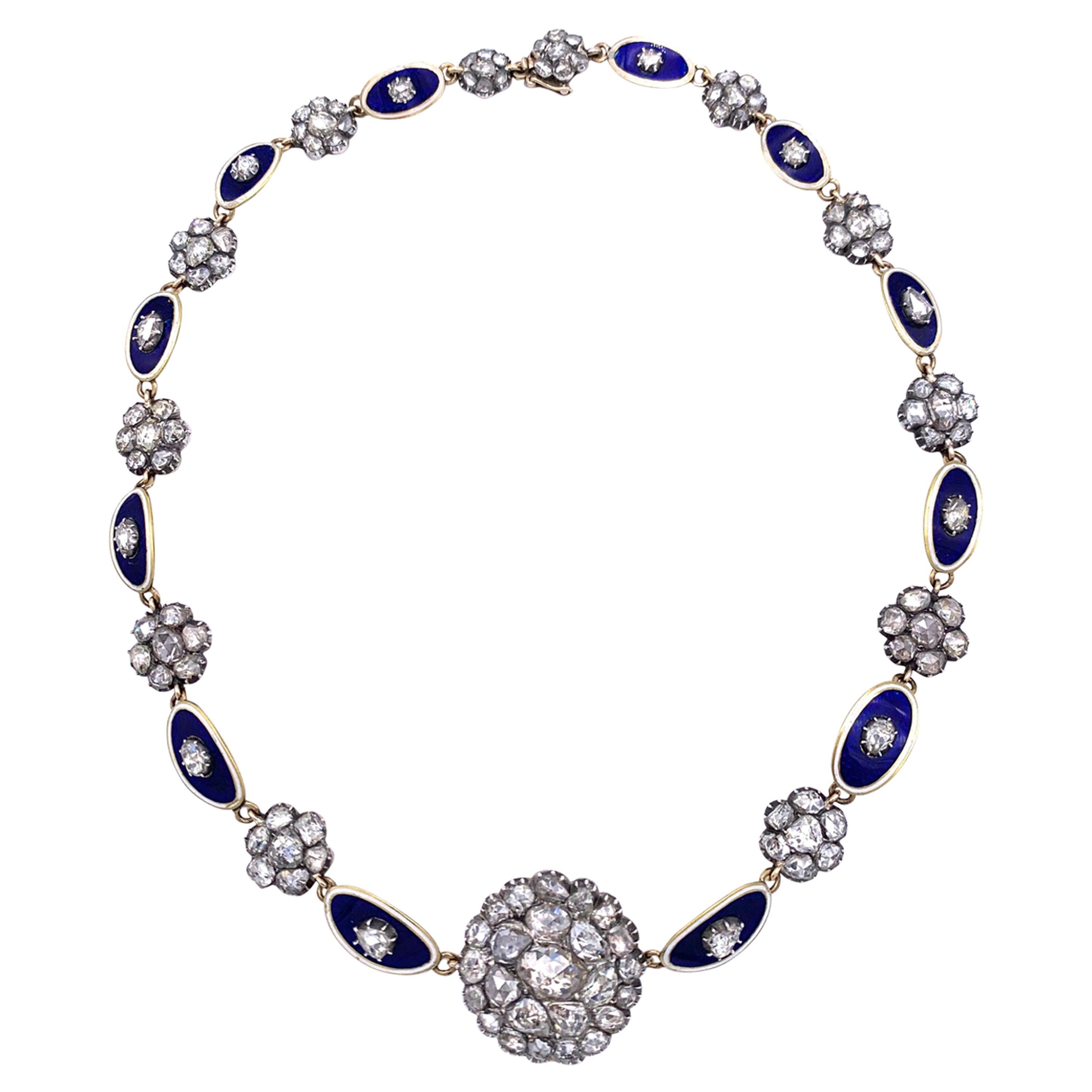 This magnificent and extremely rare Georgian necklace is composed of flower ornaments set with old cut diamonds mounted in silber on gold.
At the centre of the necklace is a large rosette set with 25 old cut diamonds. Twelve diamond set elements