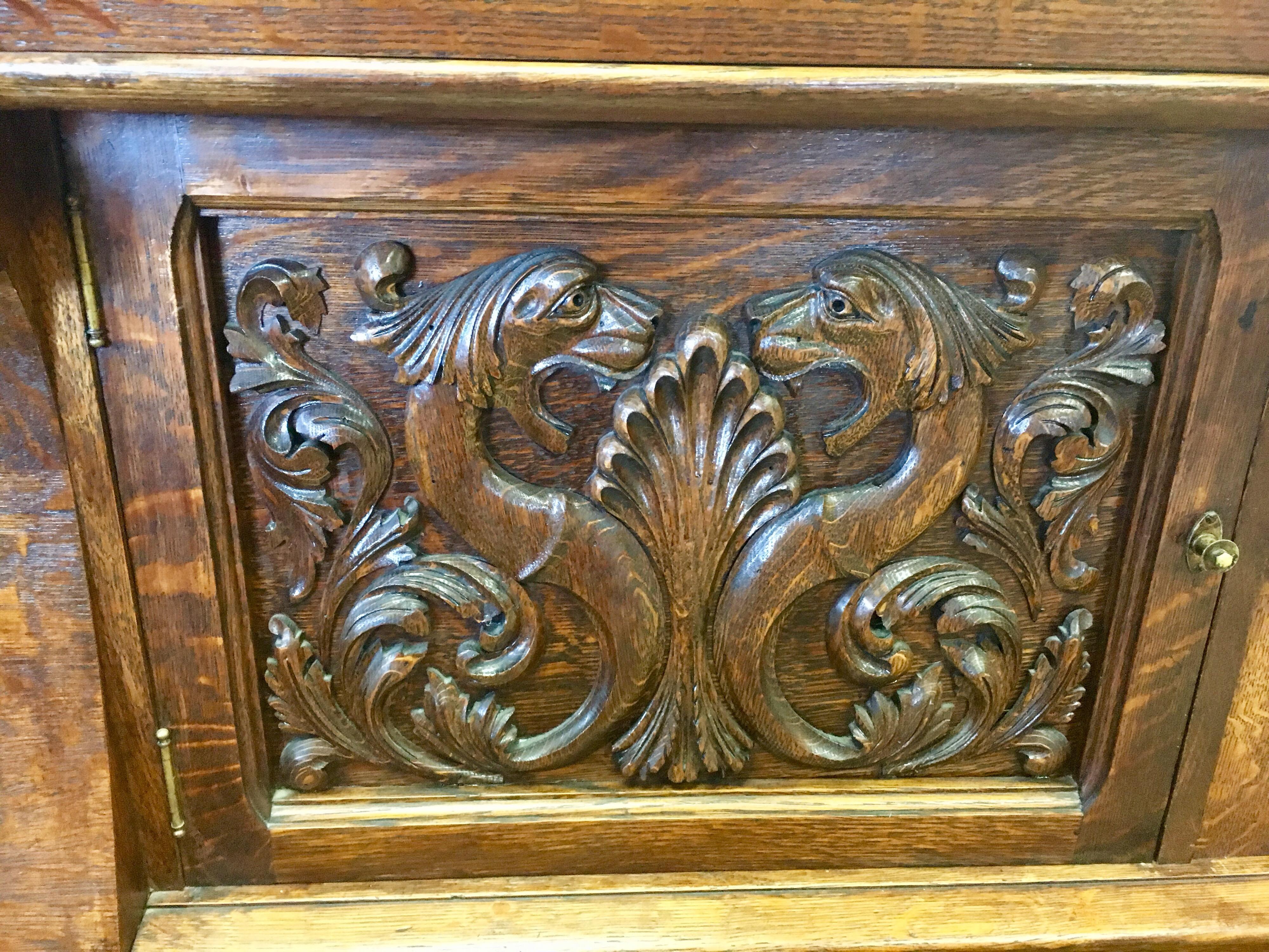 Antique George III English Carved Cabinet Credenza Sideboard Buffet In Good Condition In West Hartford, CT
