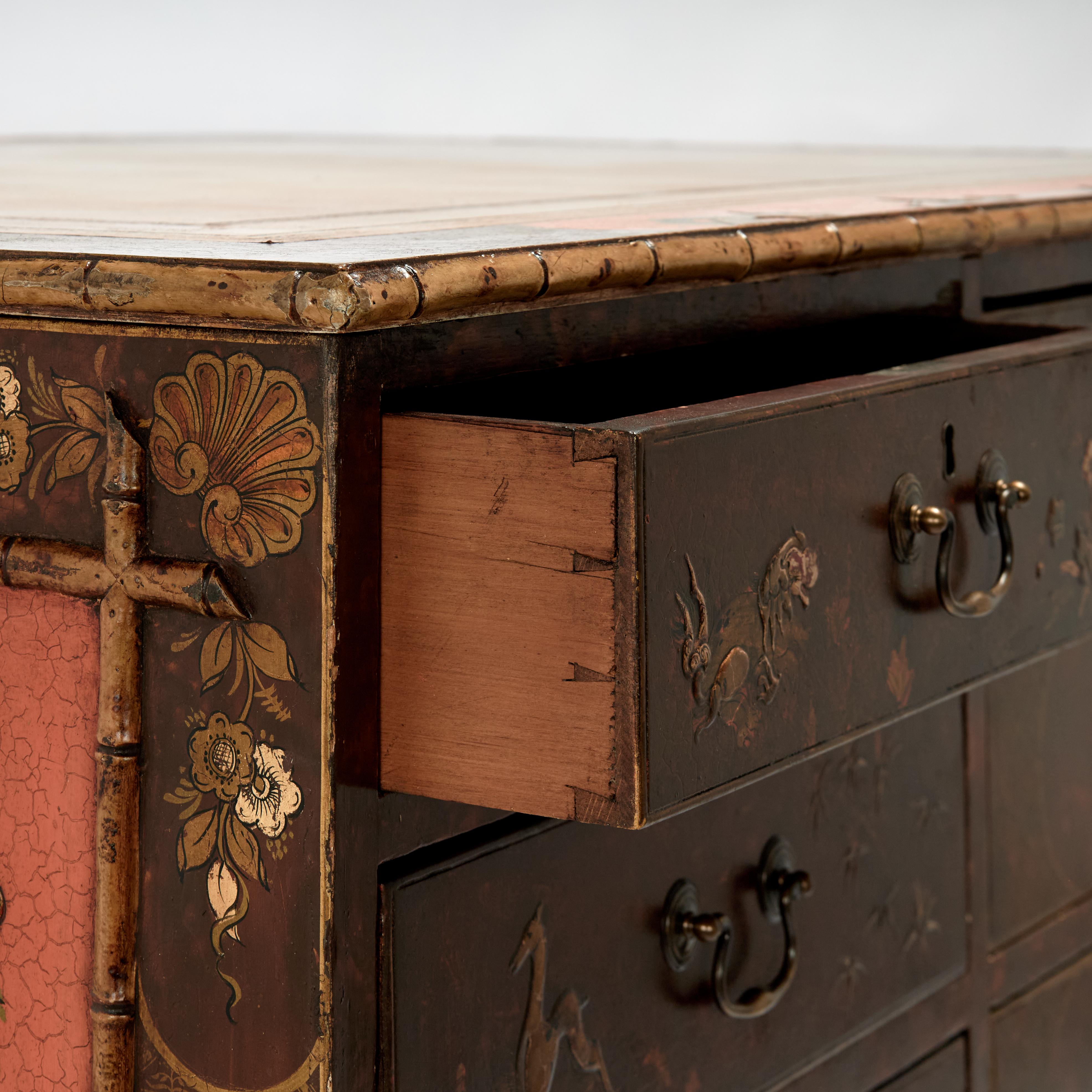 Escritorio antiguo Jorge III Chinoiserie inglesa con tapa de imitación de cuero de bambú en venta 10