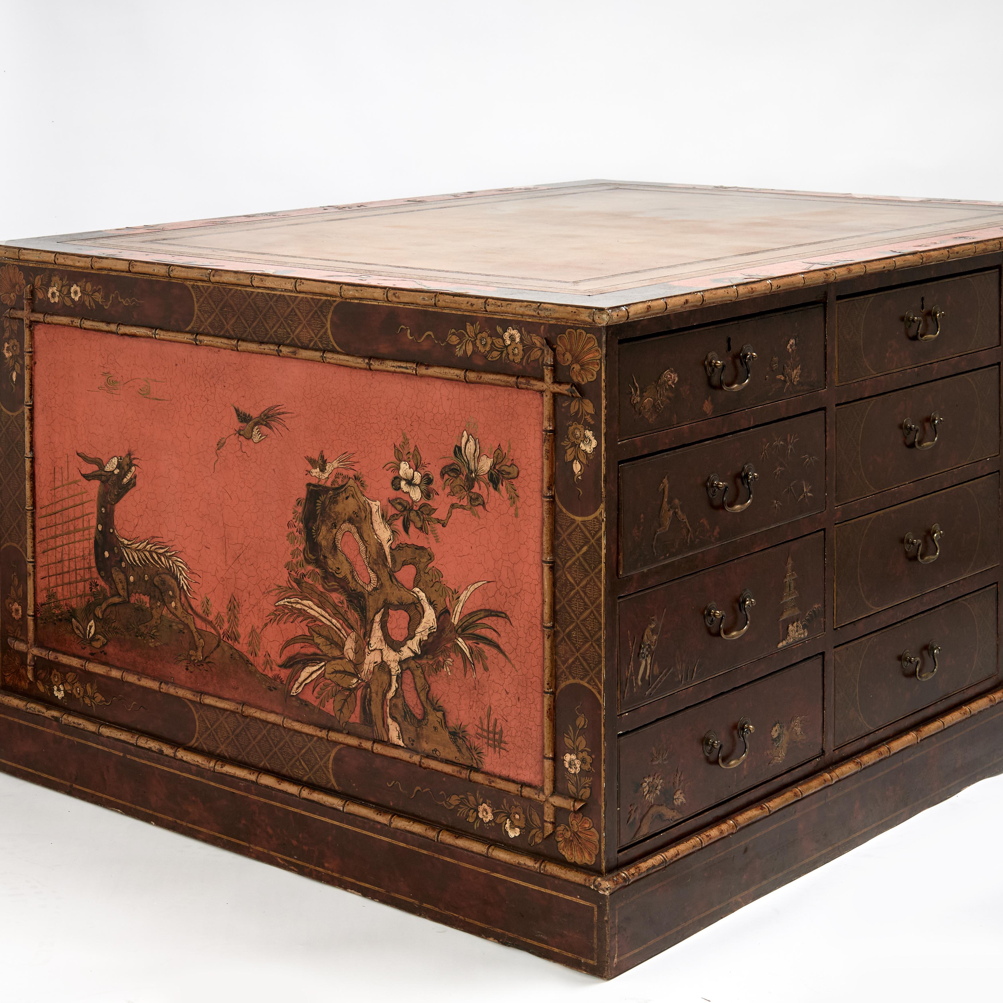 Escritorio antiguo Jorge III Chinoiserie inglesa con tapa de imitación de cuero de bambú en venta 12