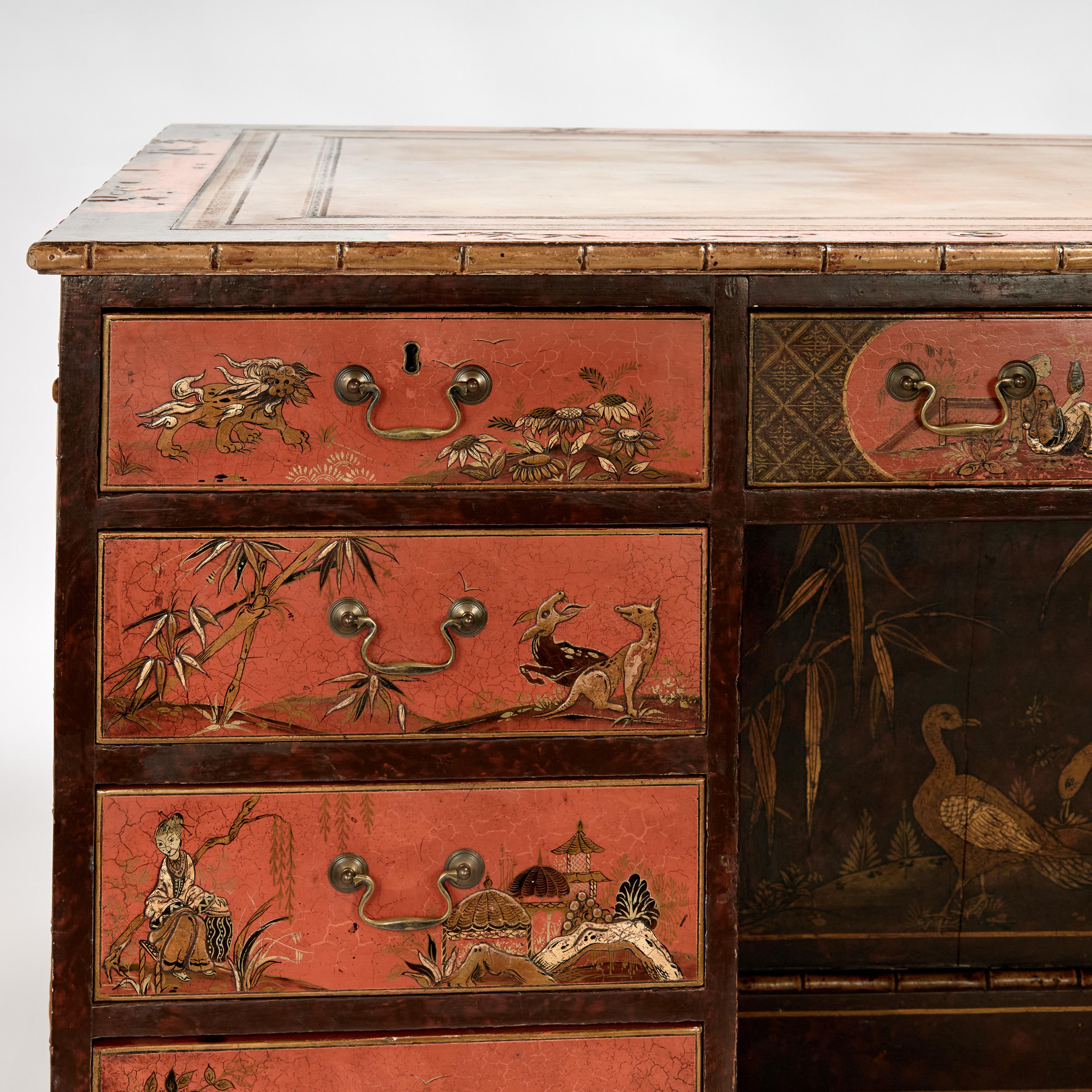 Escritorio antiguo Jorge III Chinoiserie inglesa con tapa de imitación de cuero de bambú Inglés en venta