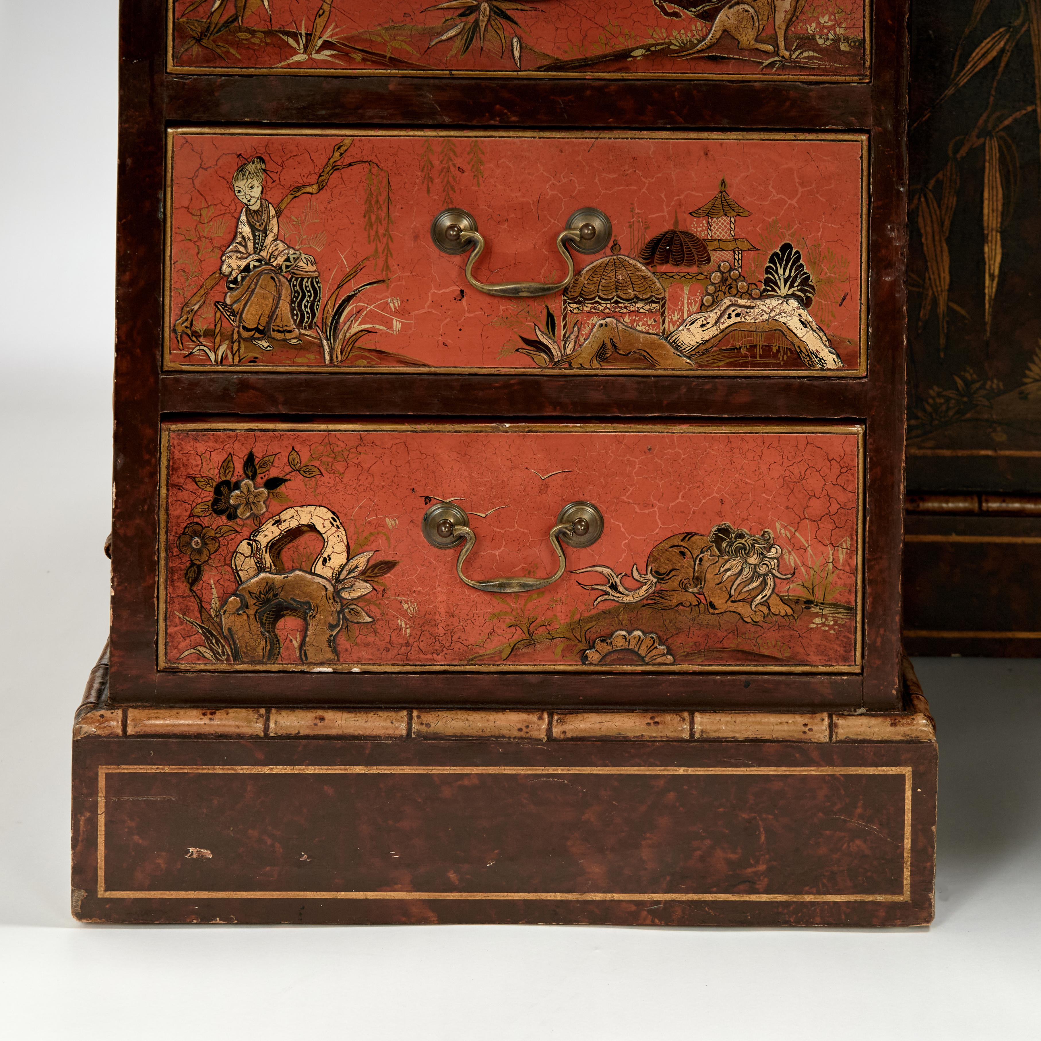 Escritorio antiguo Jorge III Chinoiserie inglesa con tapa de imitación de cuero de bambú en Bueno estado para la venta en Palm Beach, FL