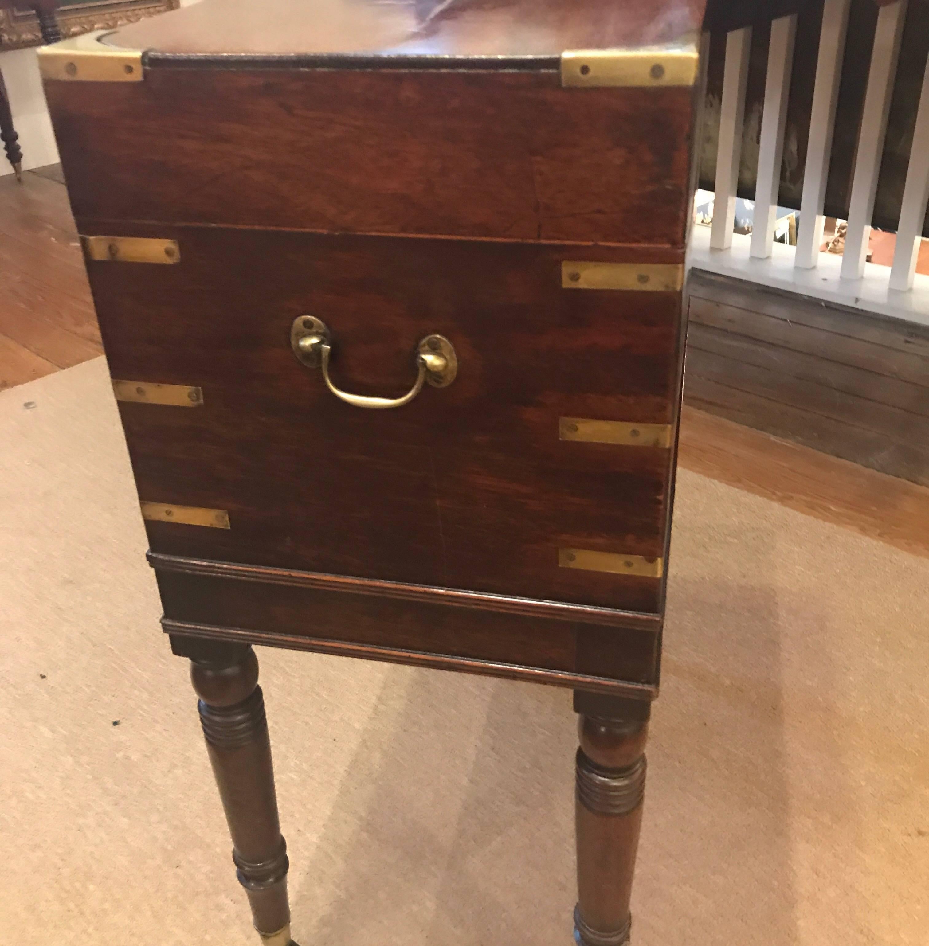 Antique George III English Mahogany and Brass Cellarette In Excellent Condition In Lambertville, NJ