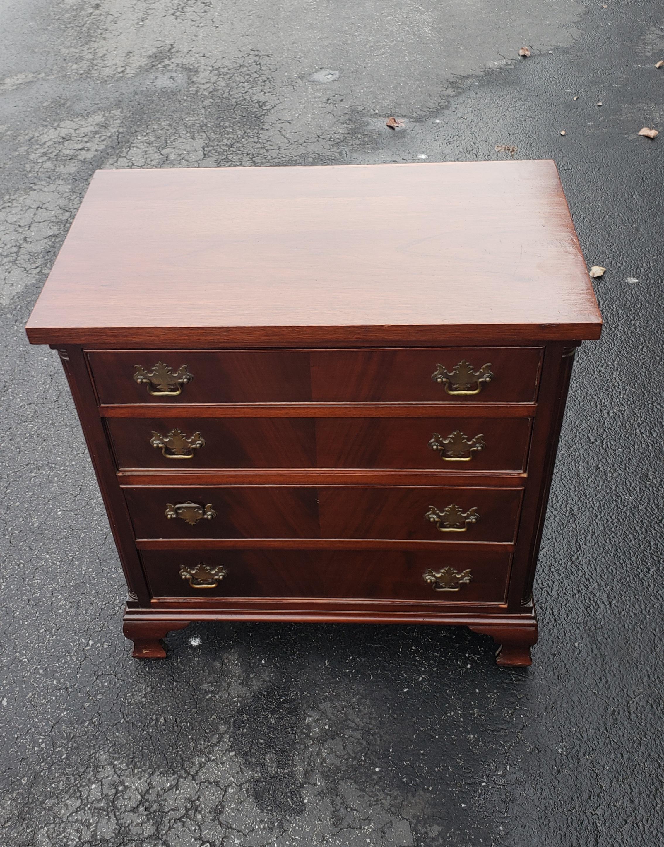 American Antique George III Flame Mahogany 4-Drawer Bachelor Chest of Drawers, circa 1890 For Sale