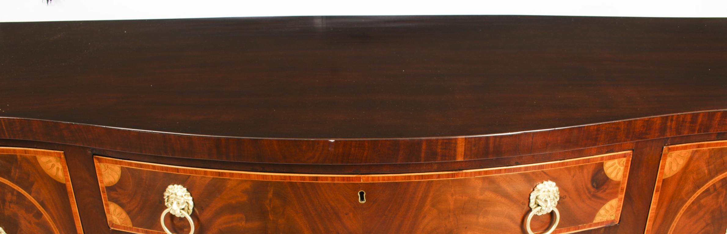Antique George III Flame Mahogany Serpentine Sideboard, 18th Century For Sale 10