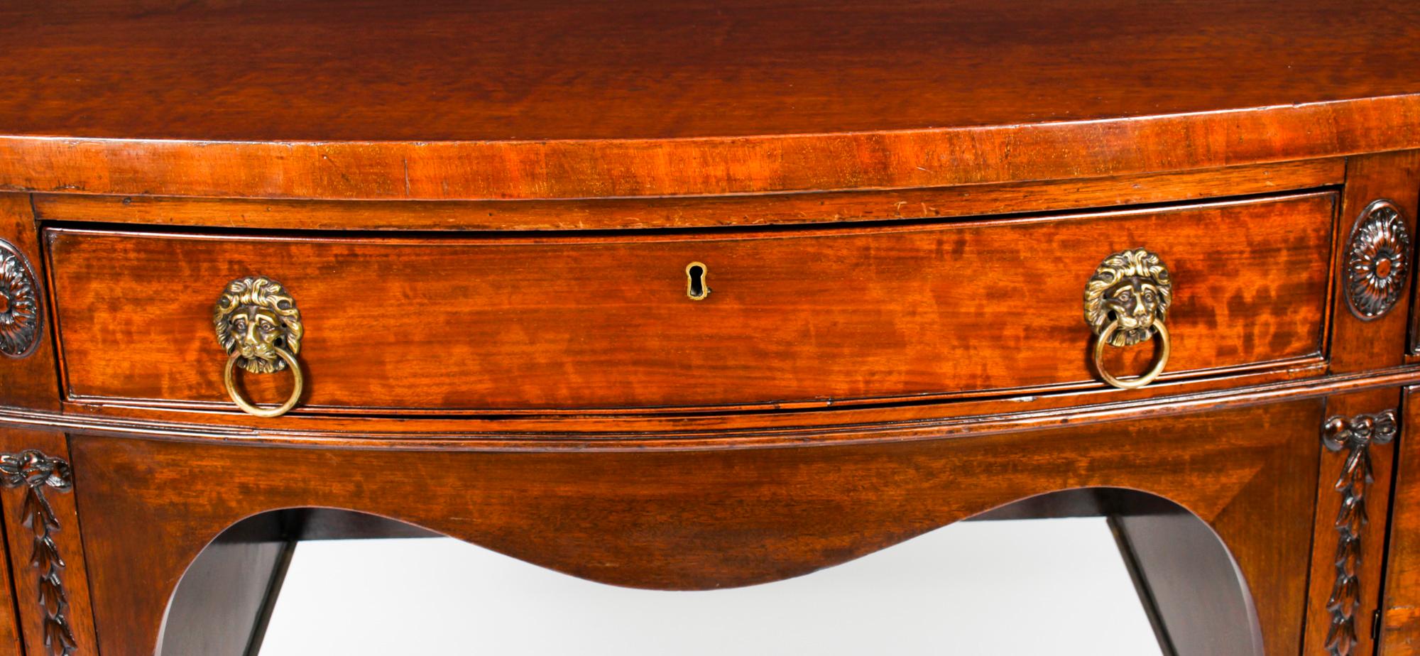 Antique George III Flame Mahogany Serpentine Sideboard, 19th Century For Sale 5