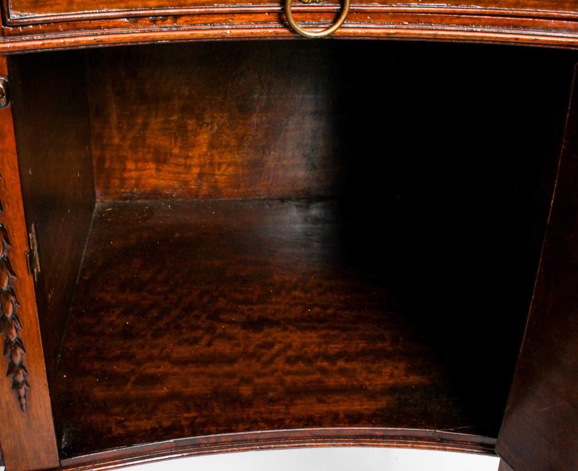 Antique George III Flame Mahogany Serpentine Sideboard, 19th Century For Sale 9