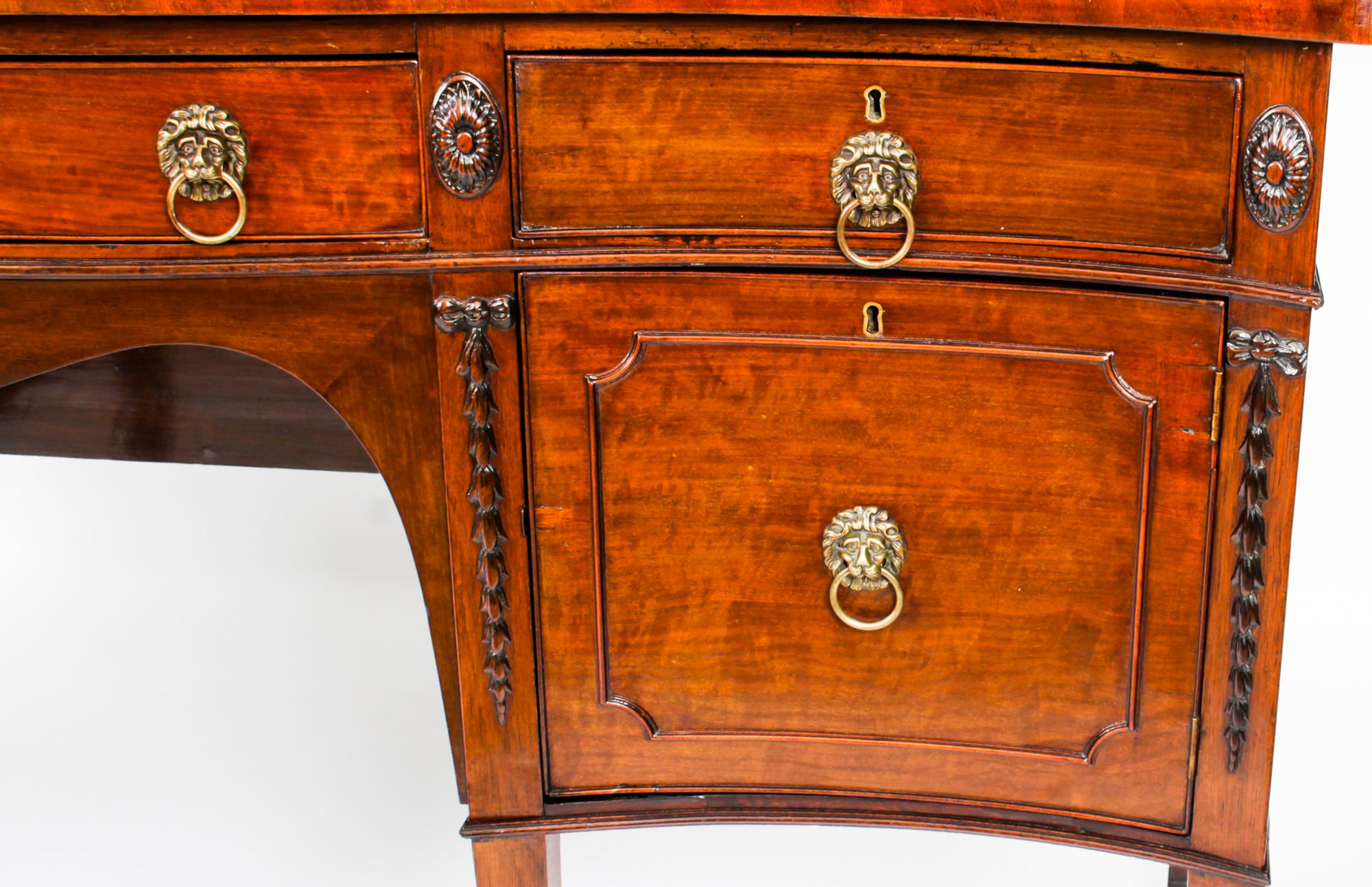Antique George III Flame Mahogany Serpentine Sideboard, 19th Century In Good Condition For Sale In London, GB