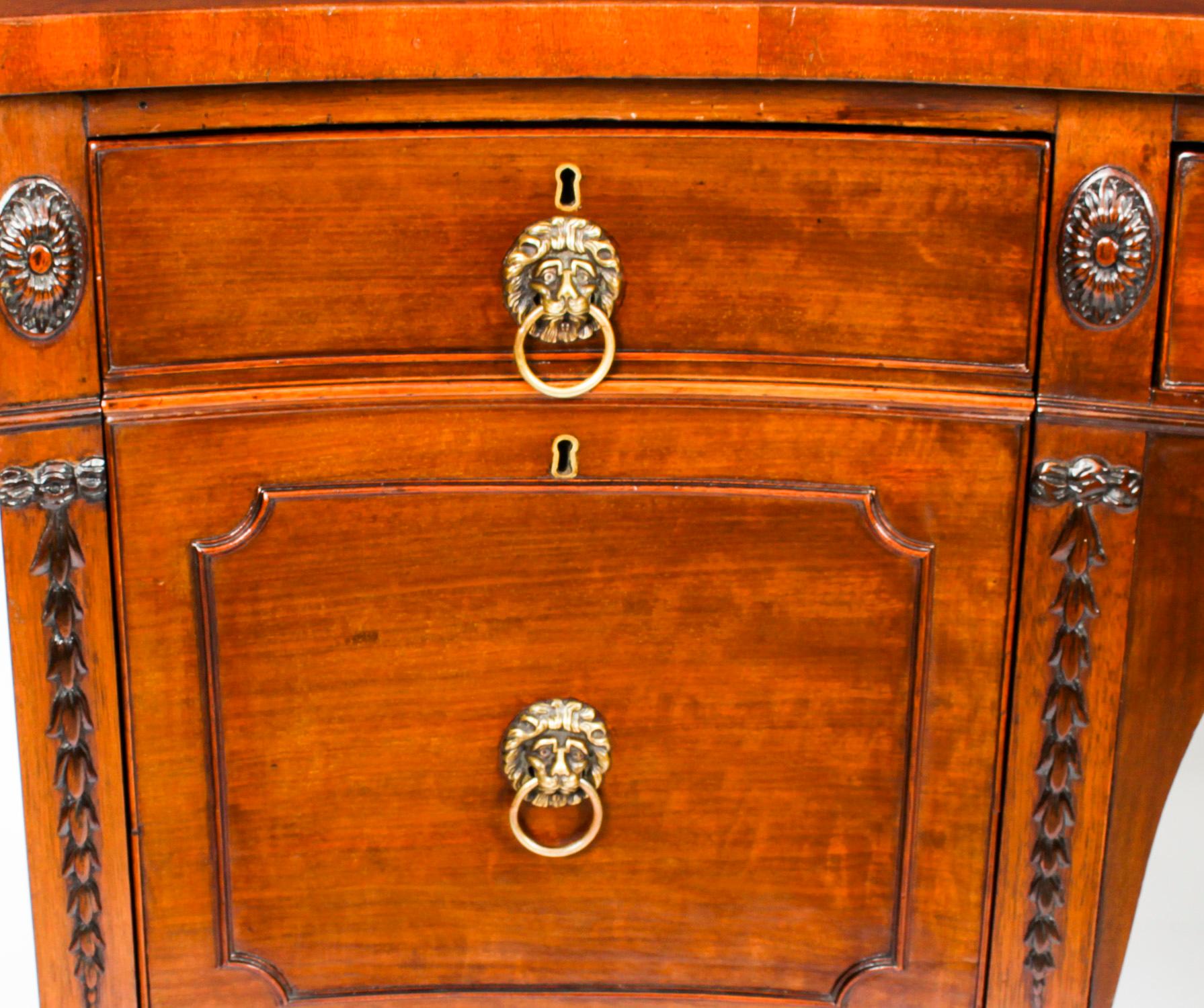 Antique George III Flame Mahogany Serpentine Sideboard, 19th Century For Sale 1