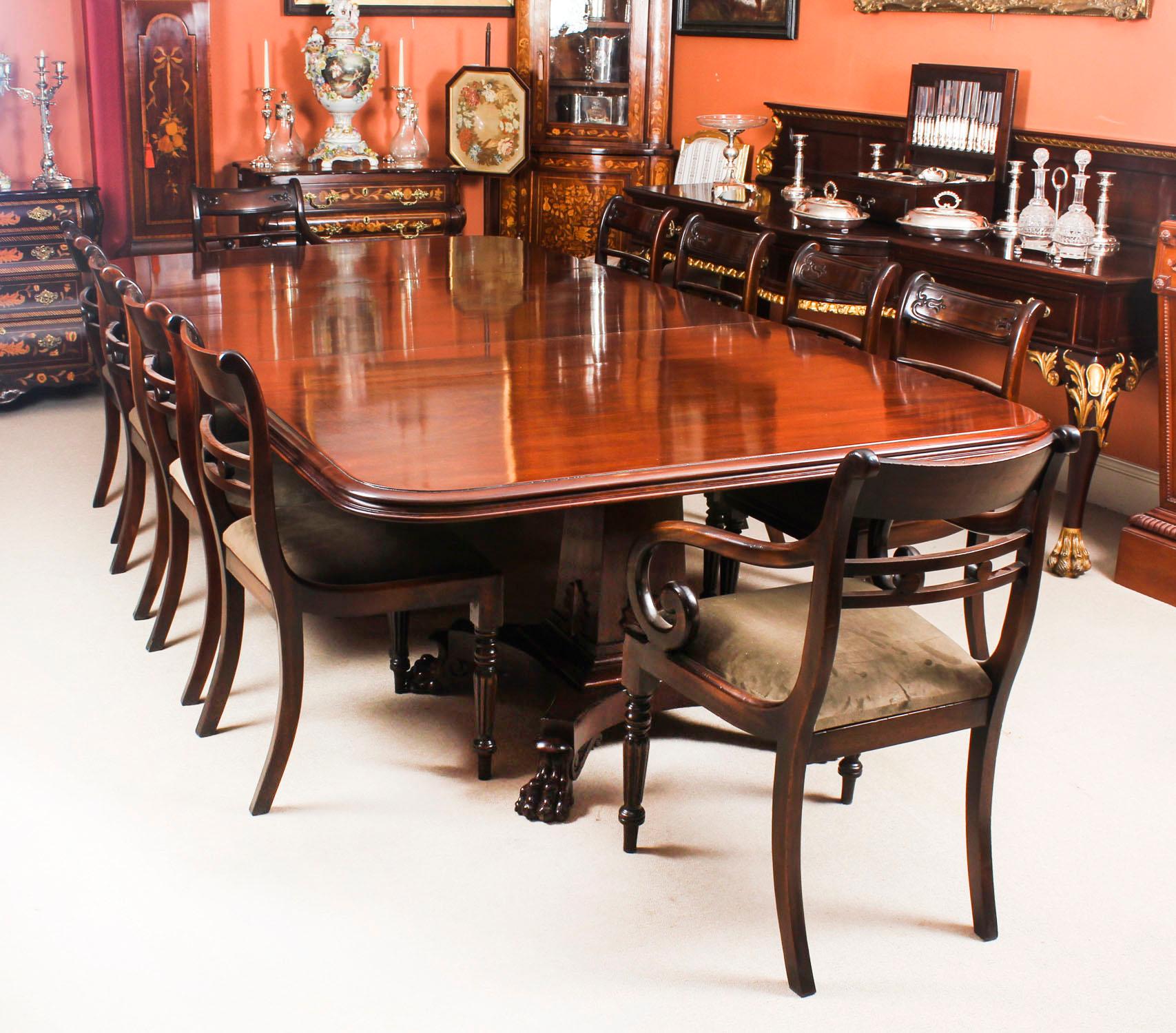 Antique George III Flame Mahogany Twin Pedestal Dining Table, 19th Century In Excellent Condition In London, GB