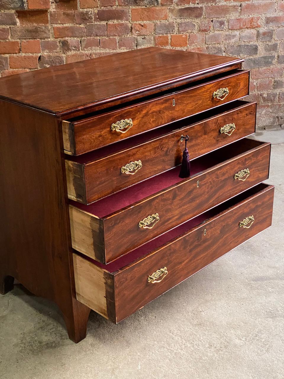Antique George III Flamed Mahogany Chest of Drawers 19th, Century, circa 1810 In Good Condition For Sale In Longdon, Tewkesbury