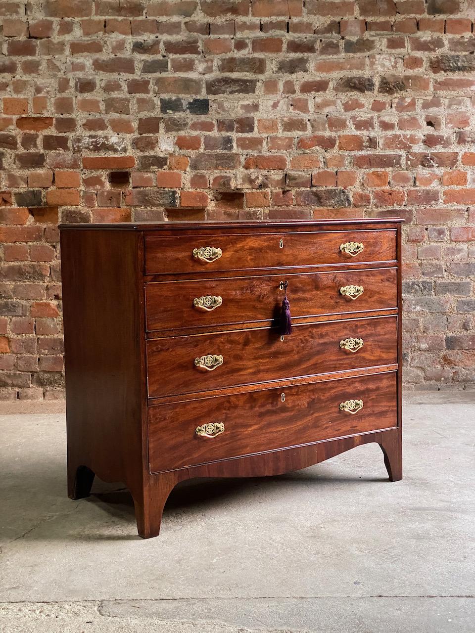 Antique George III Flamed Mahogany Chest of Drawers 19th, Century, circa 1810 For Sale 5