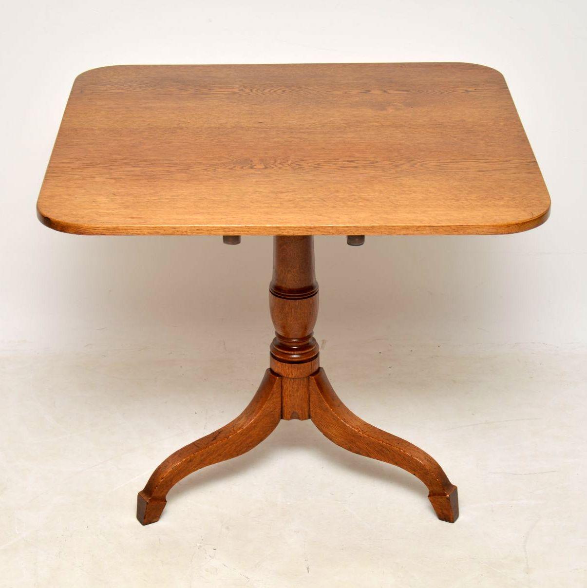 This Georgian solid oak tilt-top table could be used as a small dining table, or just an occasional table. It’s a lovely golden oak, in very good original condition and I would date it to the 1790s period. There are no splits or warps and it’s
