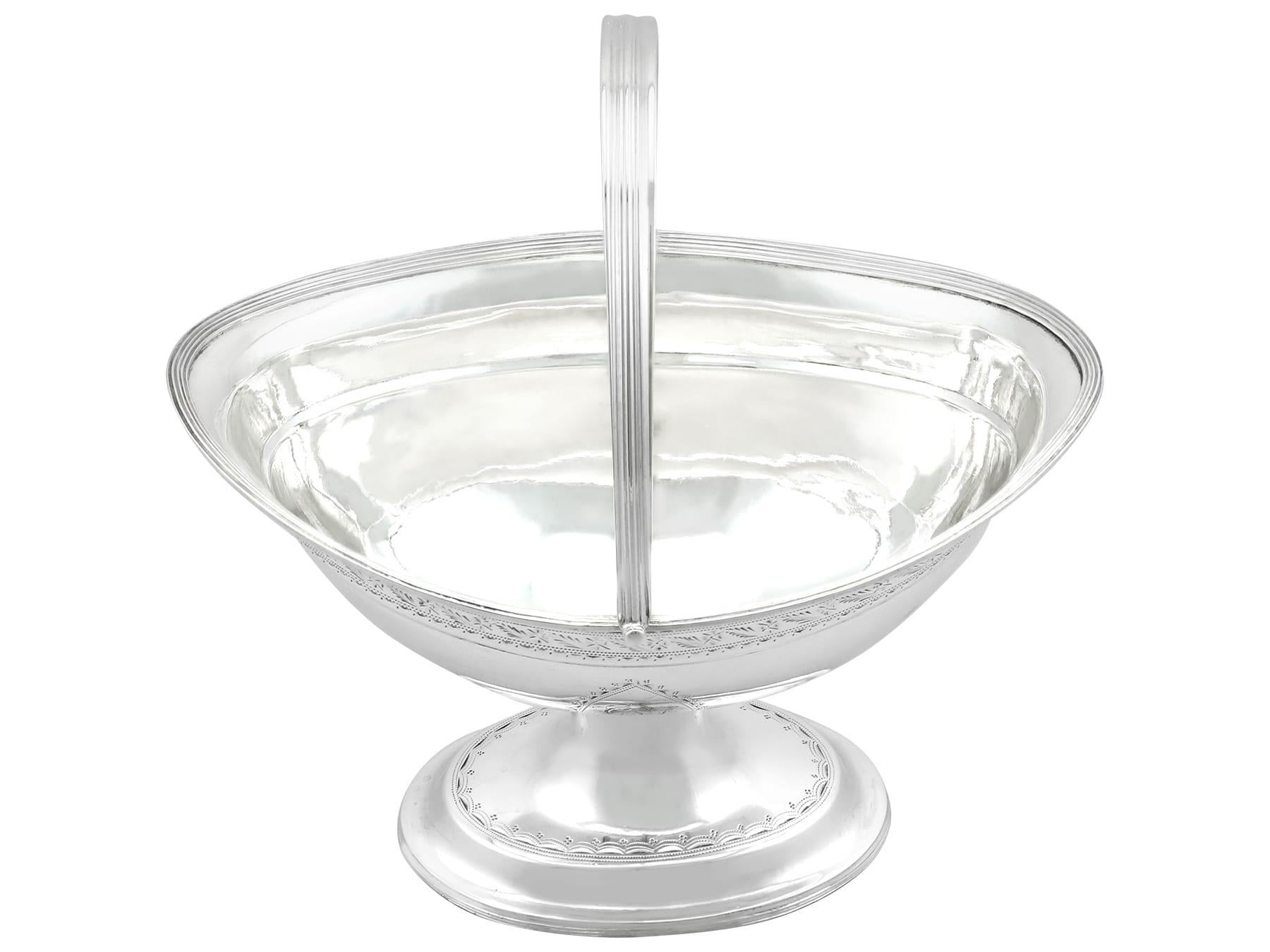 Un excepcional, fino e impresionante azucarero irlandés antiguo de plata de ley de Jorge III; una adición a nuestra colección de platería georgiana.

Este excepcional cesto de plata de ley irlandesa de Jorge III tiene una forma redondeada ovalada