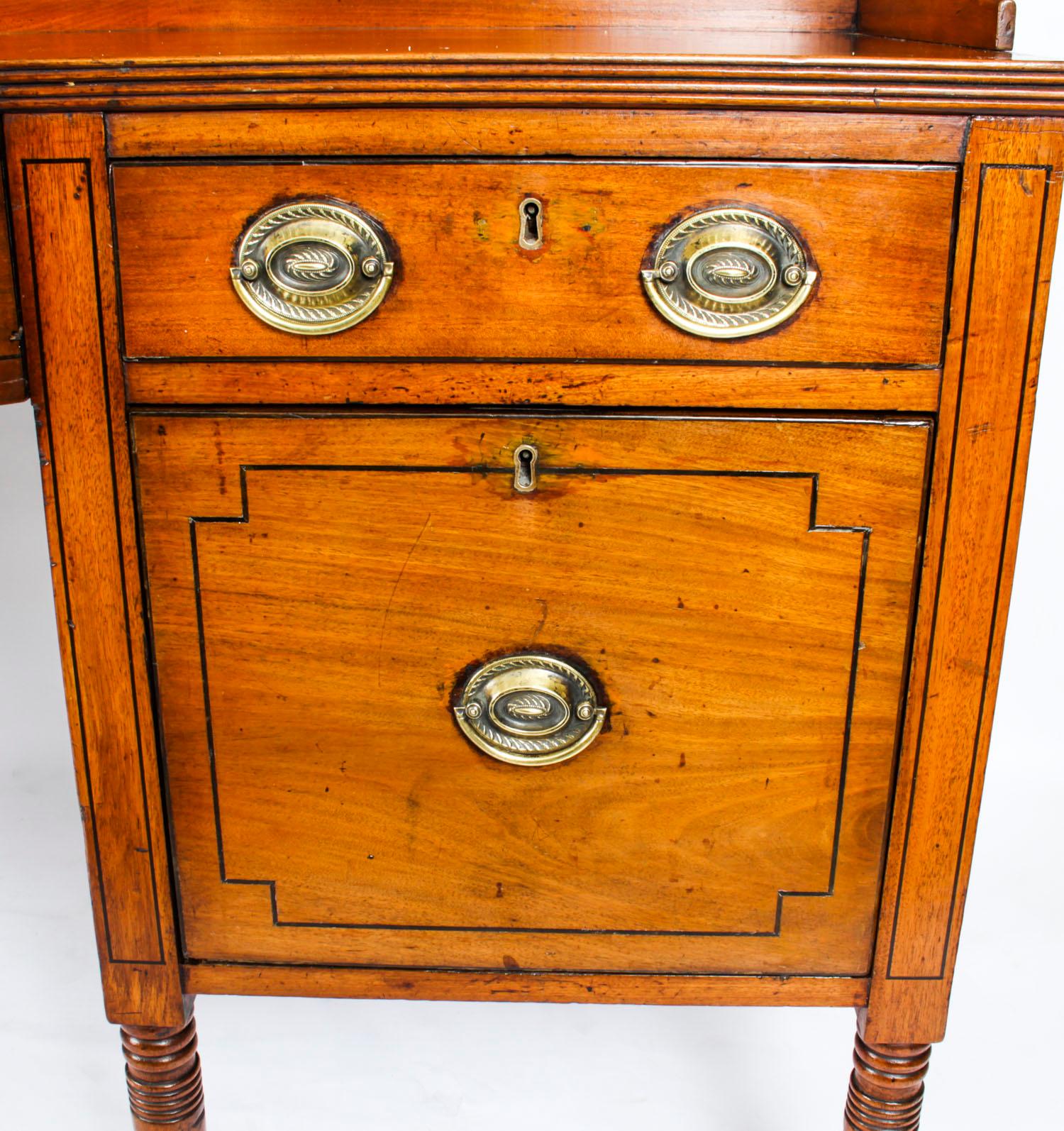 Antique George III Mahogany and Line Inlaid Sideboard, 18th Century For Sale 2