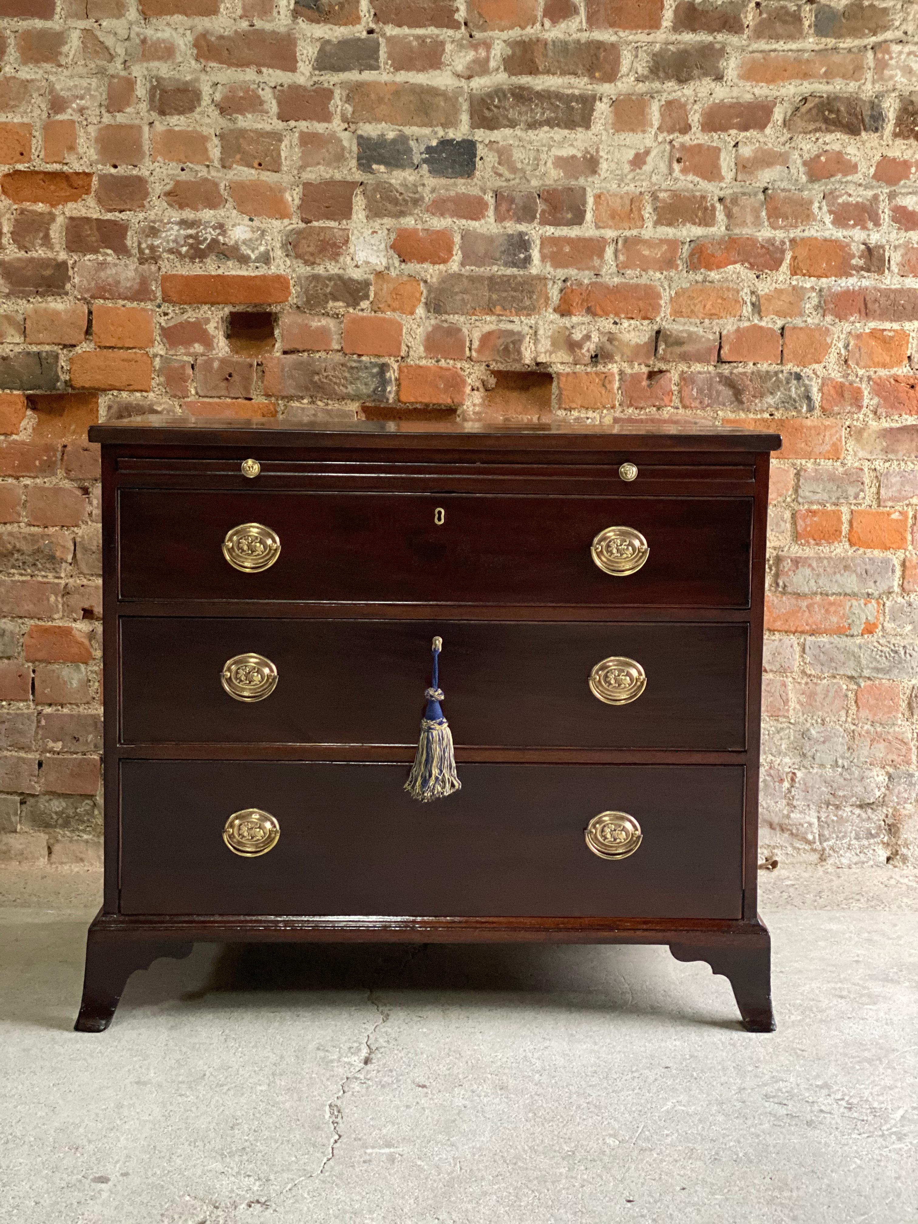 Antique George III mahogany bachelor’s chest of drawers, 19th century, circa 1830

Early 19th century George III mahogany bachelor’s chest of drawers circa 1830, the rectangular top with shaped moulded edge, over three graduated drawers with hand