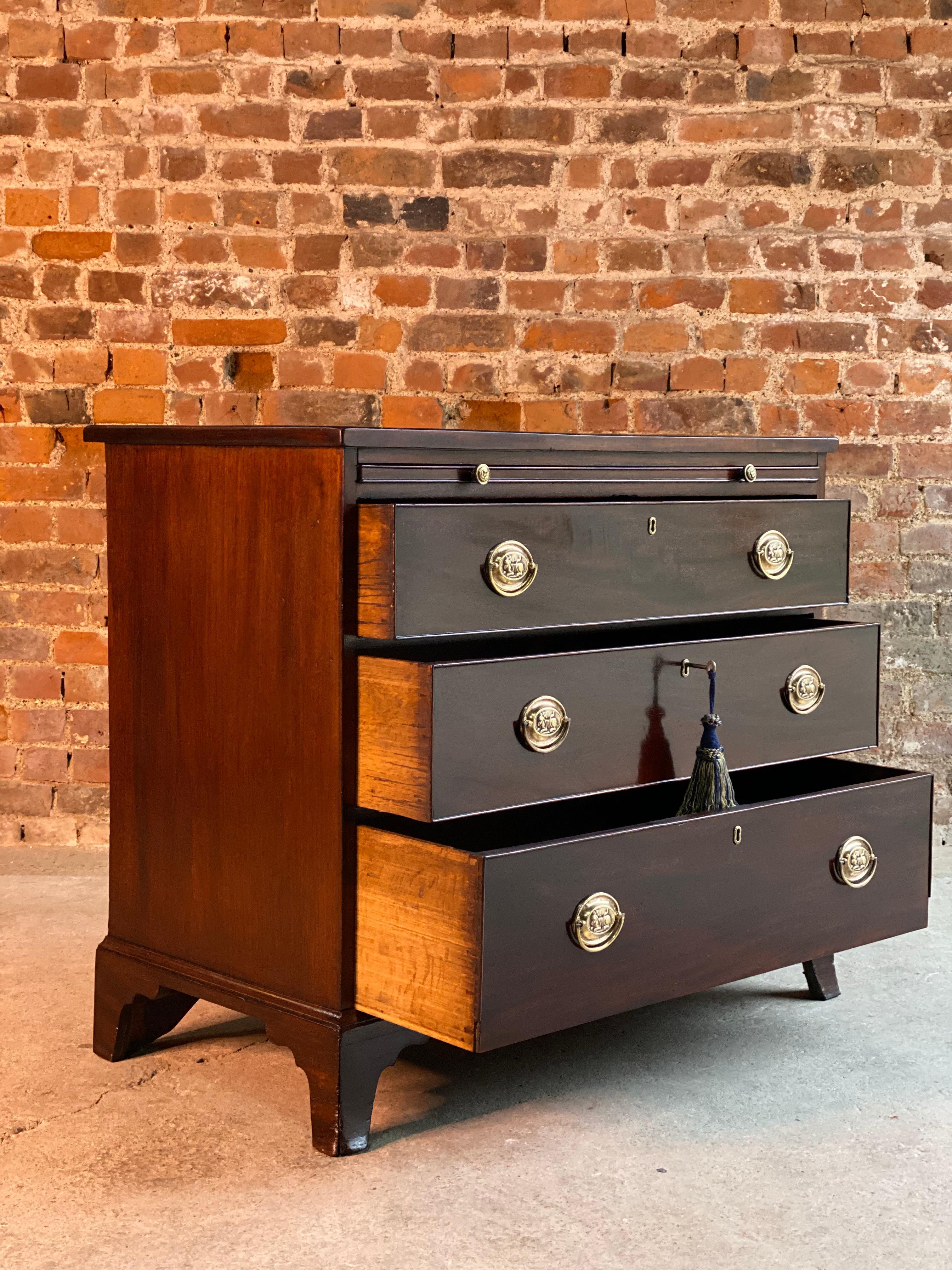 Antique George III Mahogany Bachelor’s Chest of Drawers 19th Century, circa 1830 In Good Condition In Longdon, Tewkesbury