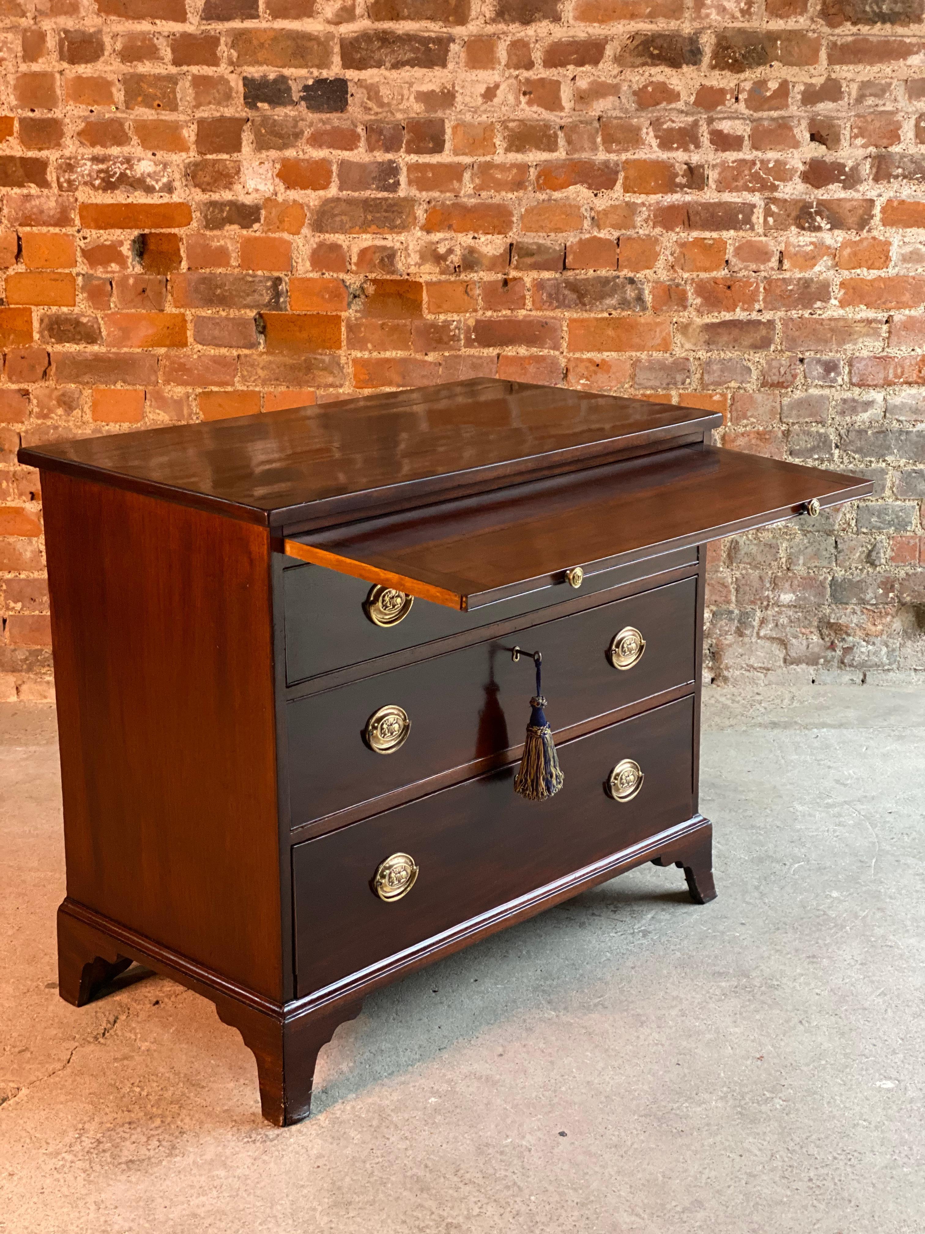 Mid-19th Century Antique George III Mahogany Bachelor’s Chest of Drawers 19th Century, circa 1830