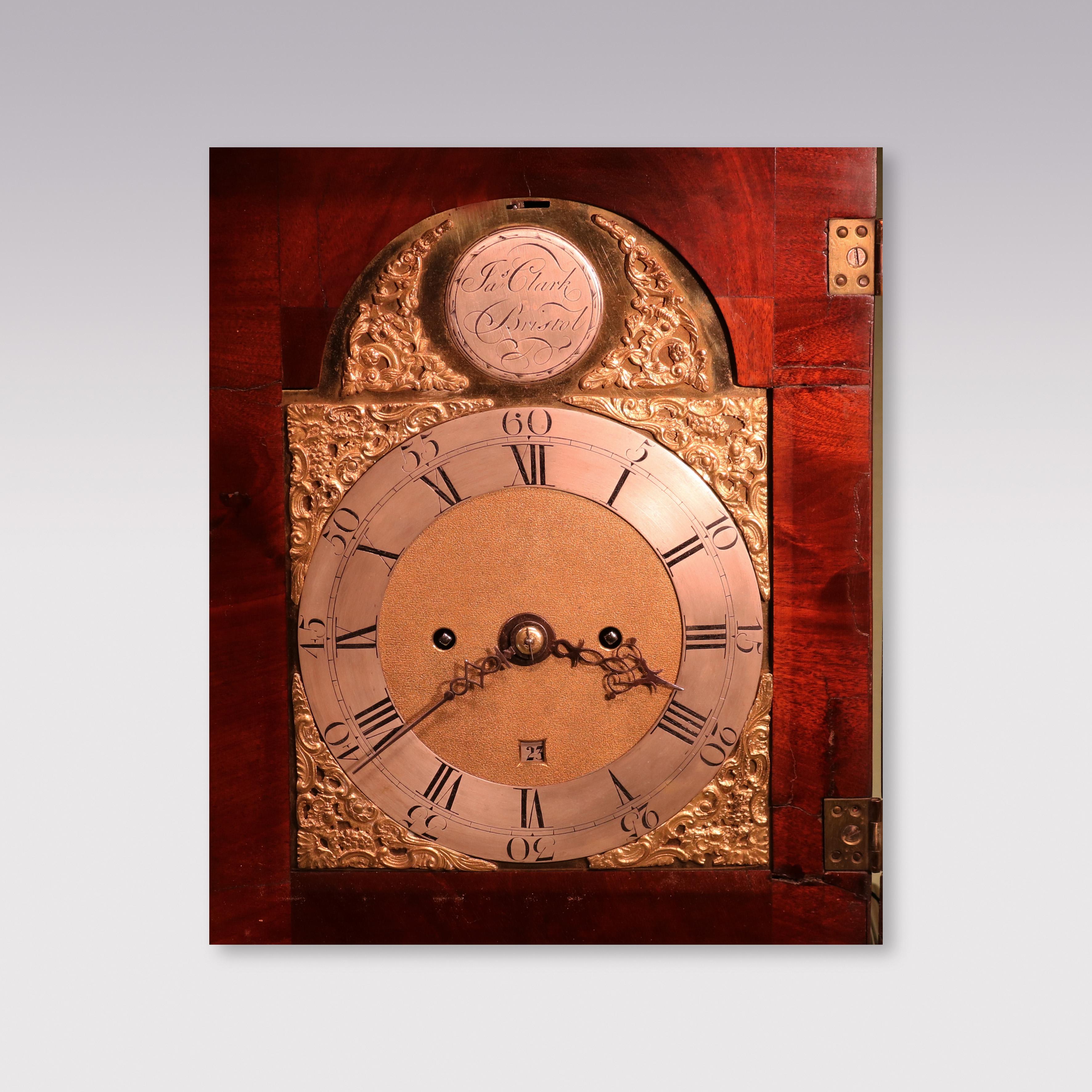 Anglais Ancienne horloge à support en acajou de George III en vente