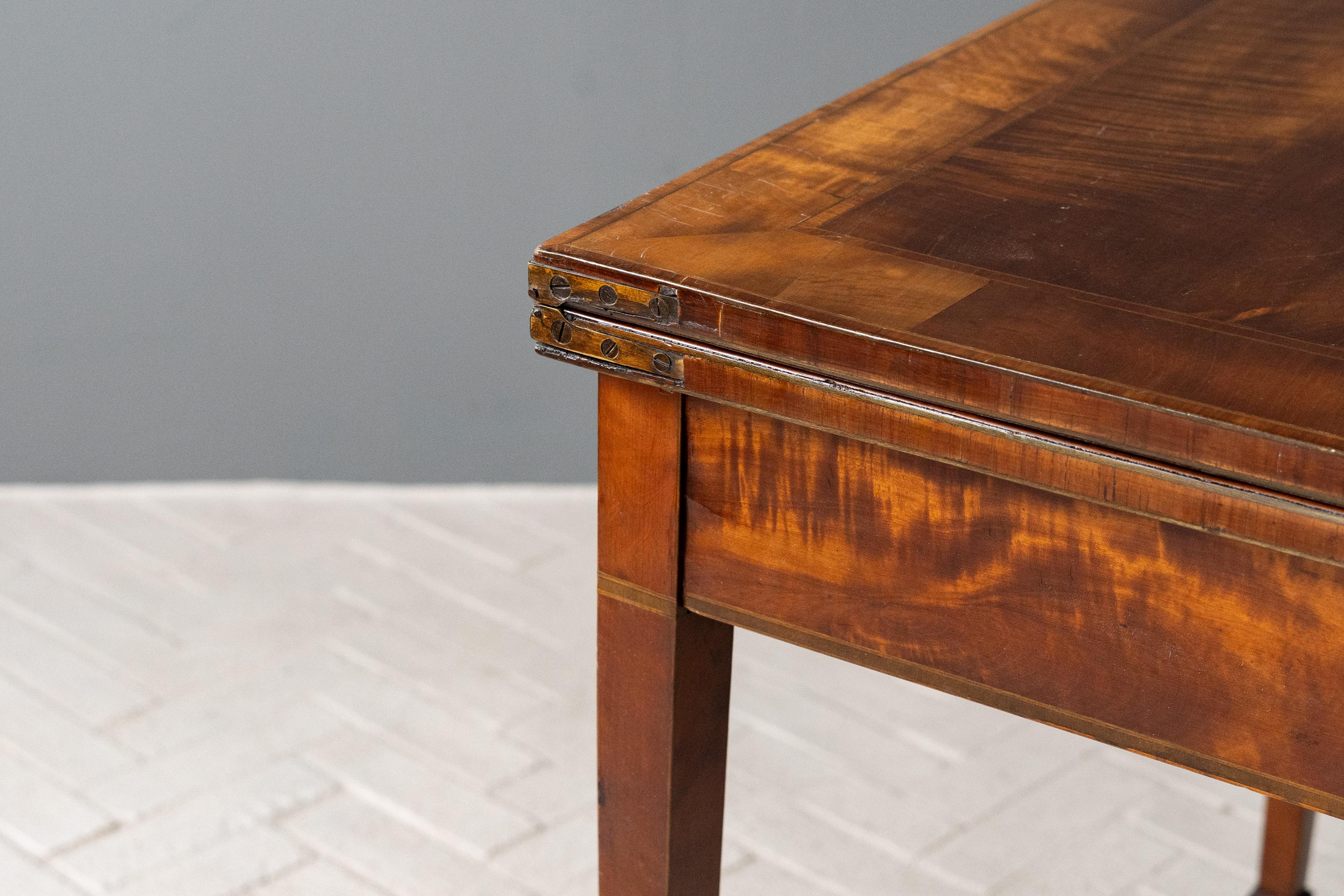 Ancienne table à cartes en acajou George III en vente 5