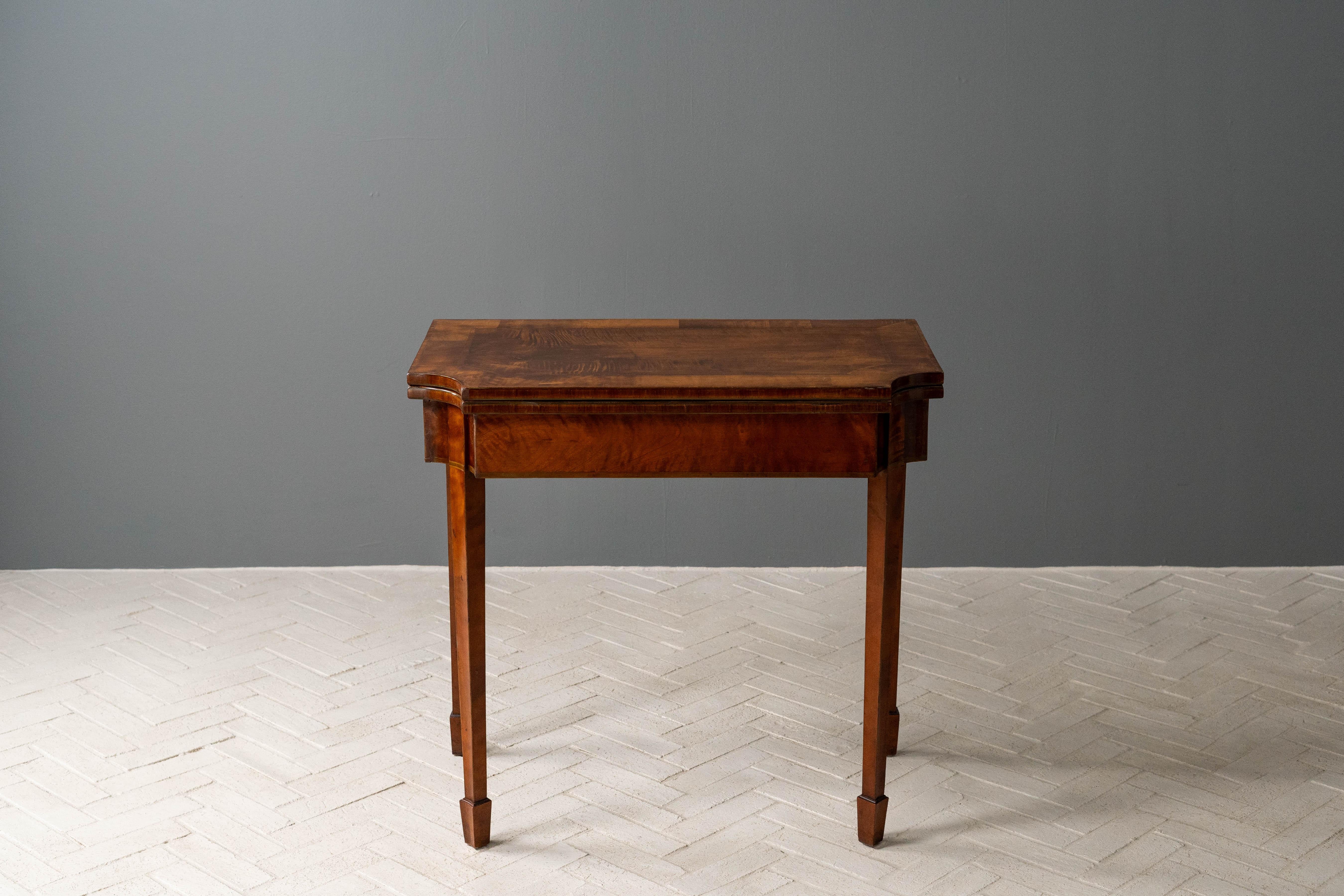 Sheraton Ancienne table à cartes en acajou George III en vente