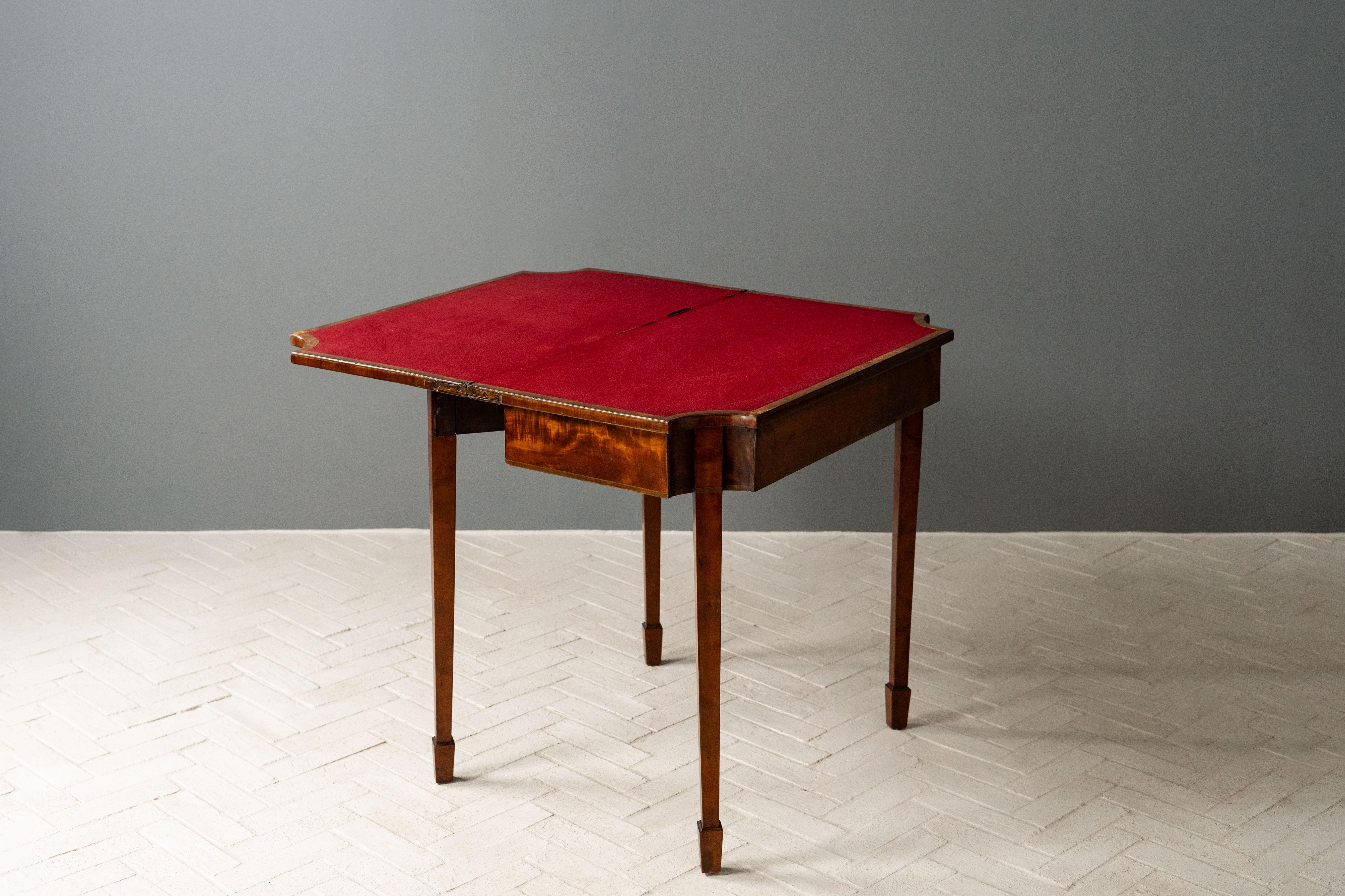 Ancienne table à cartes en acajou George III Bon état - En vente à Cambridge, US