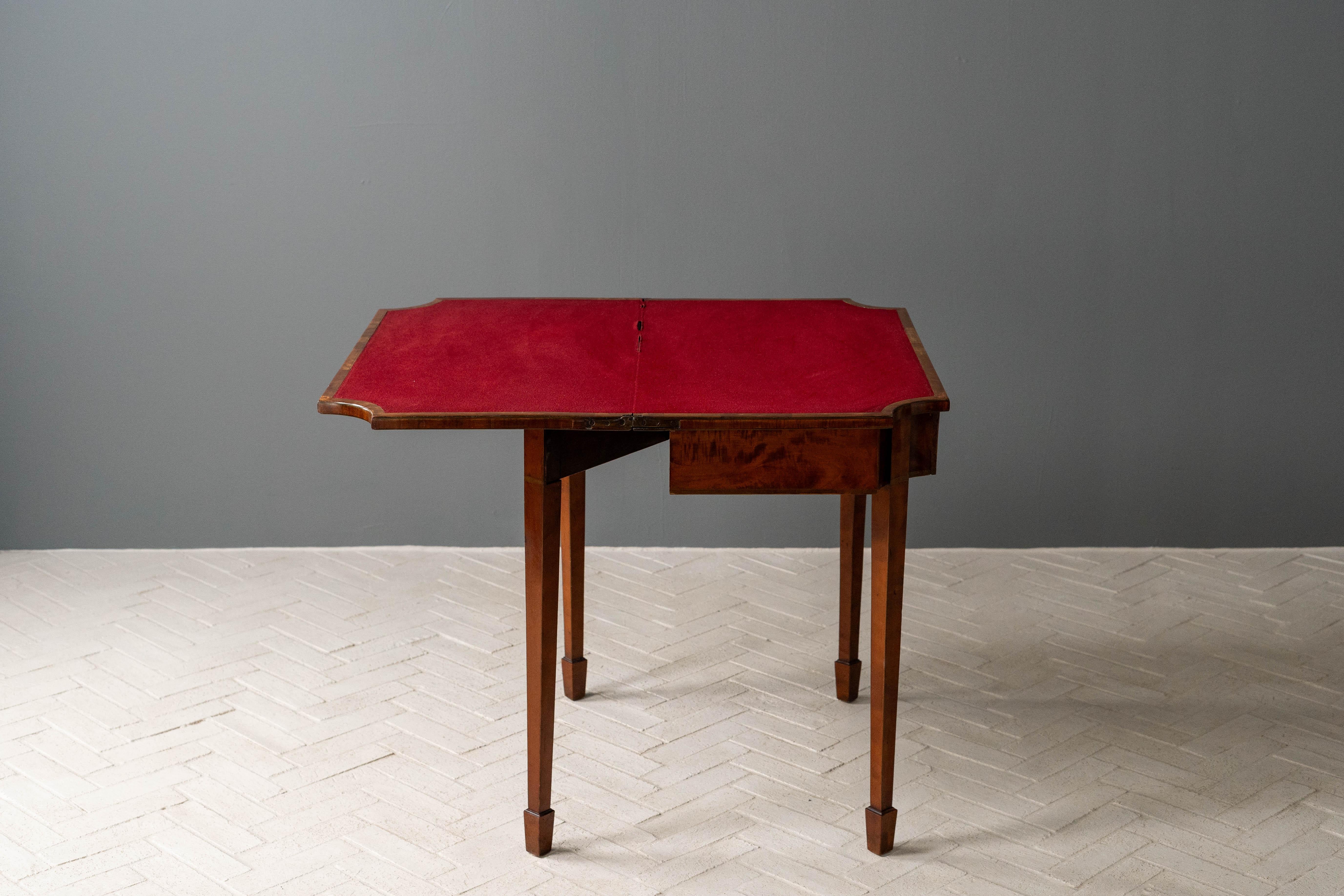 Fin du XVIIIe siècle Ancienne table à cartes en acajou George III en vente