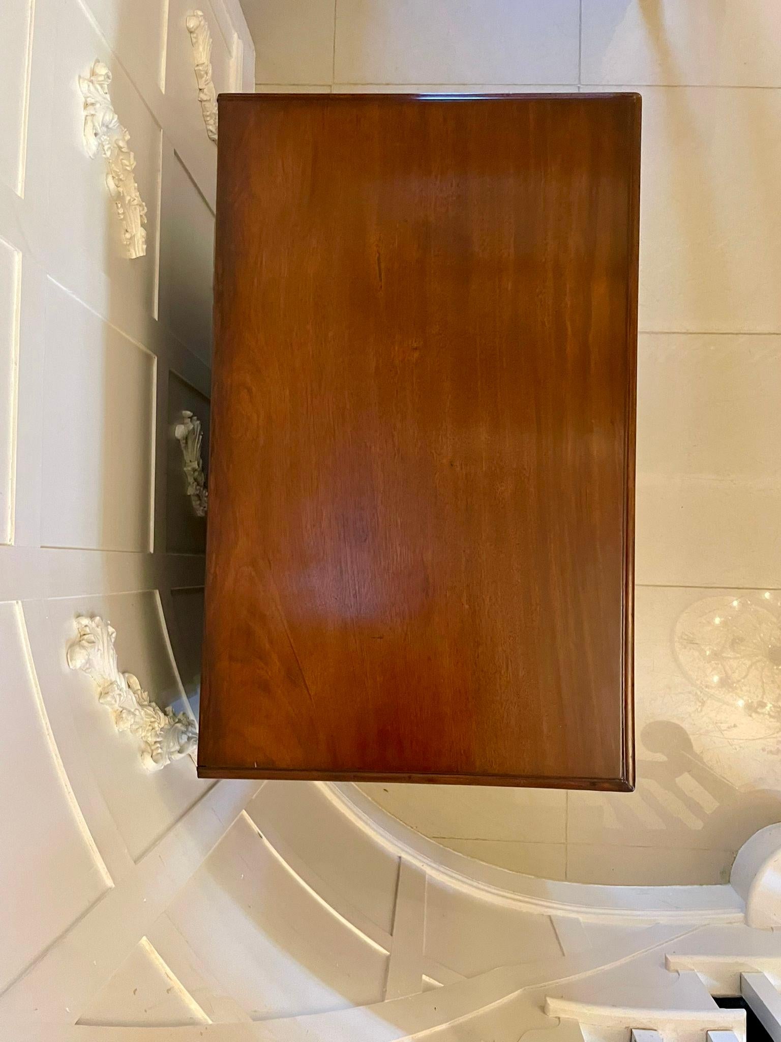 Antigua cómoda de caoba Jorge III Inglés en venta