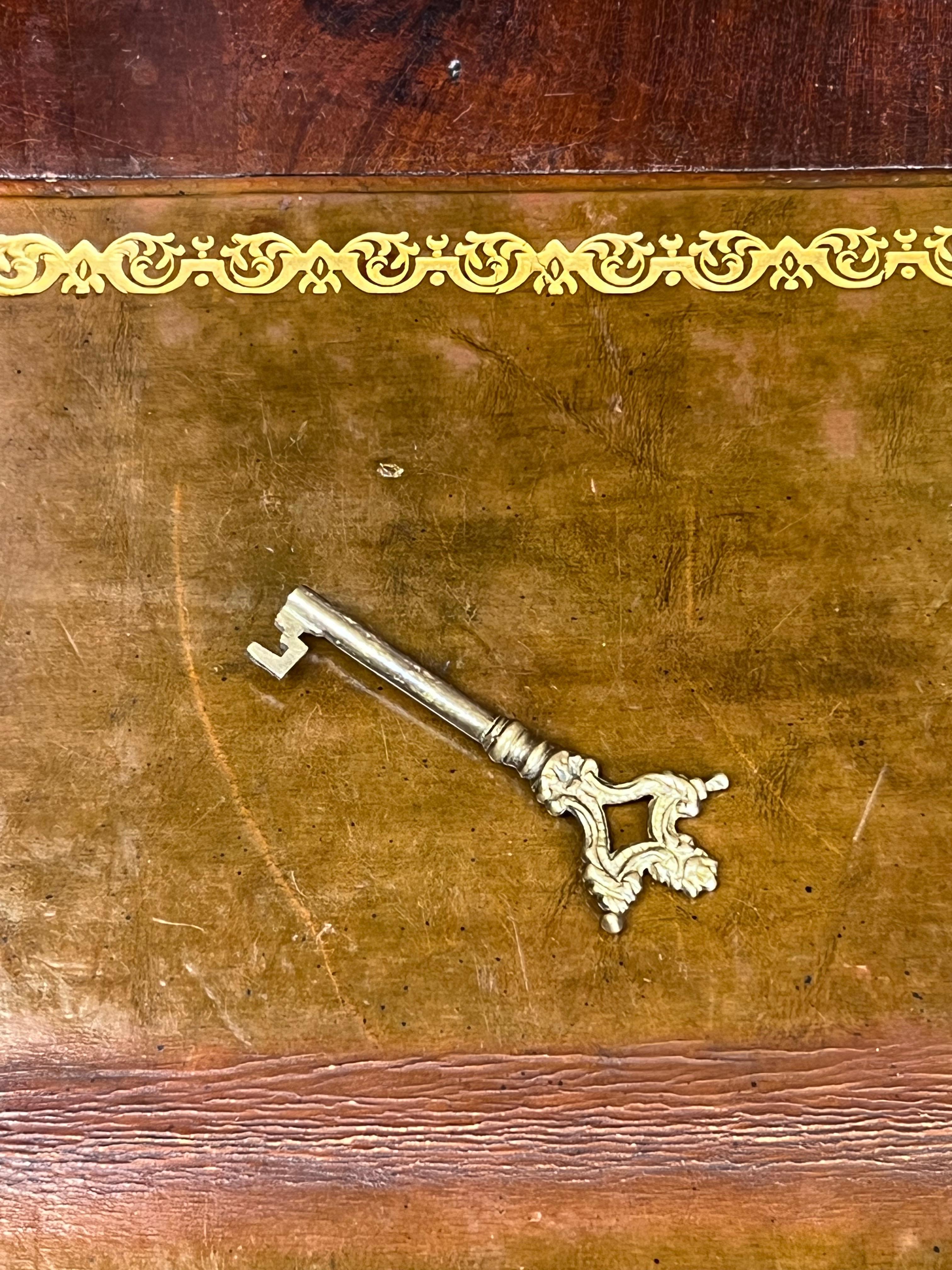 Antico cassettone in mogano di Giorgio III con segretario maggiordomo C.C. Fine del 18° secolo in vendita 8