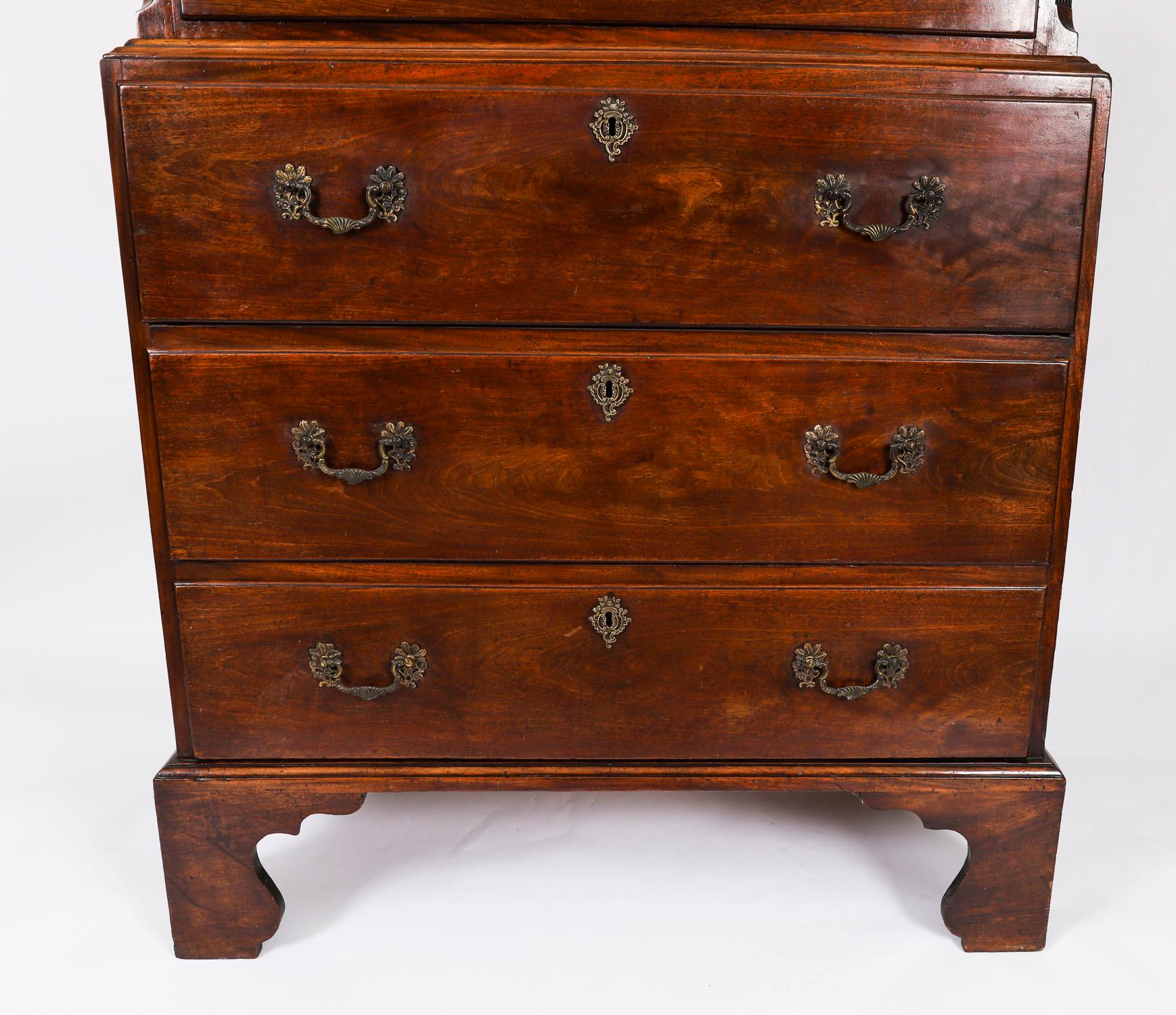 Antico cassettone in mogano di Giorgio III Secretaire XVIII secolo In condizioni buone in vendita a London, GB